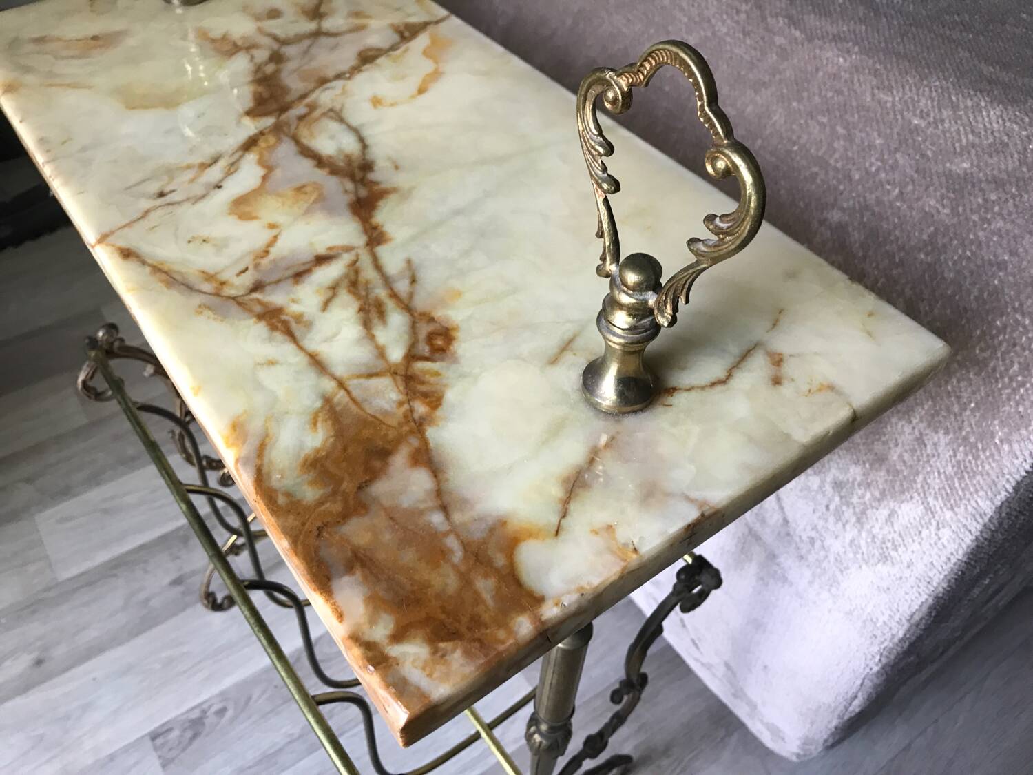 Marble and gilded bronze magazine rack