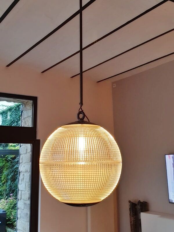 Street lamp to hang.