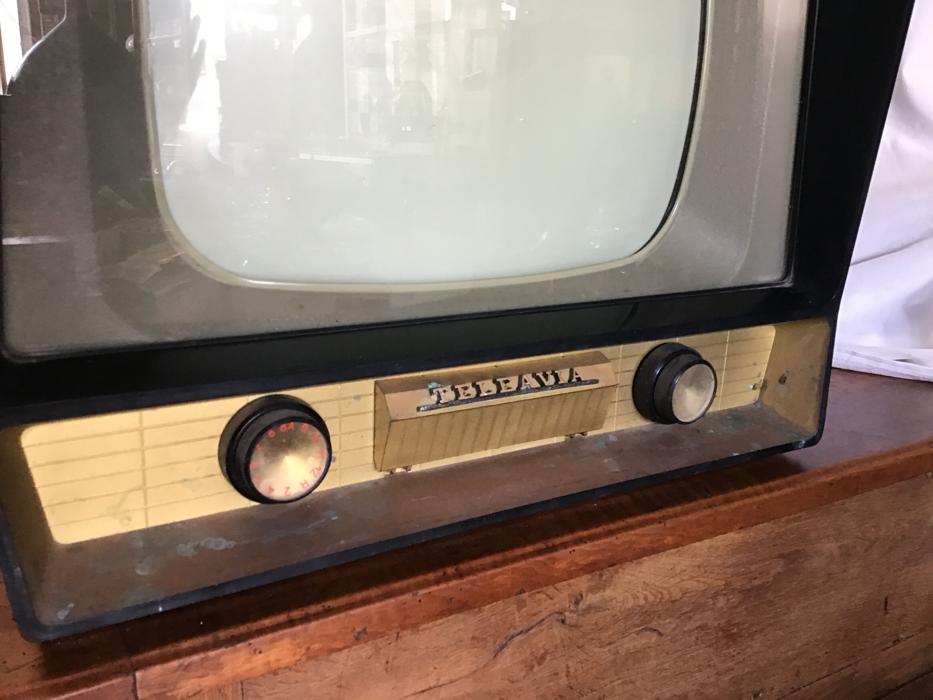 Téléviseur teleavia 1957