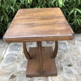Pedestal table