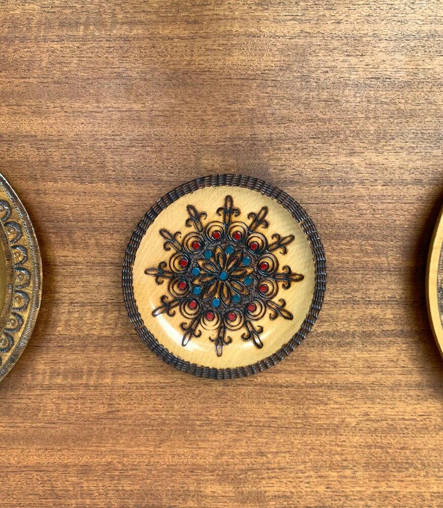Vintage wooden wall plates, set of 4