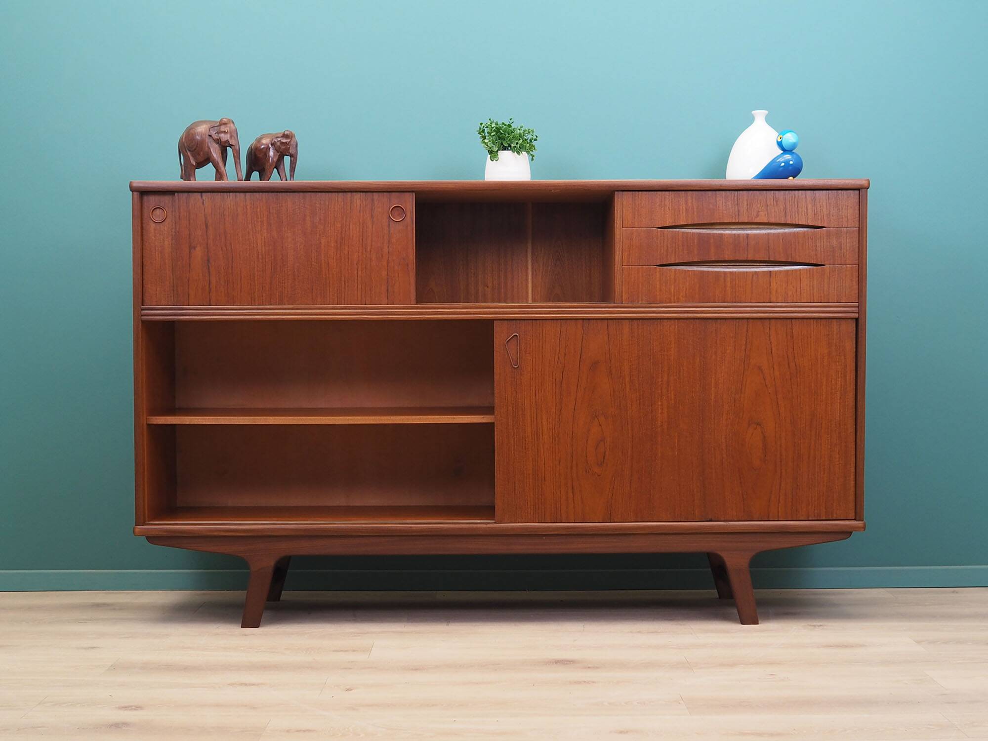 Enfilade en teck, design danois, années 1960, production : Danemark