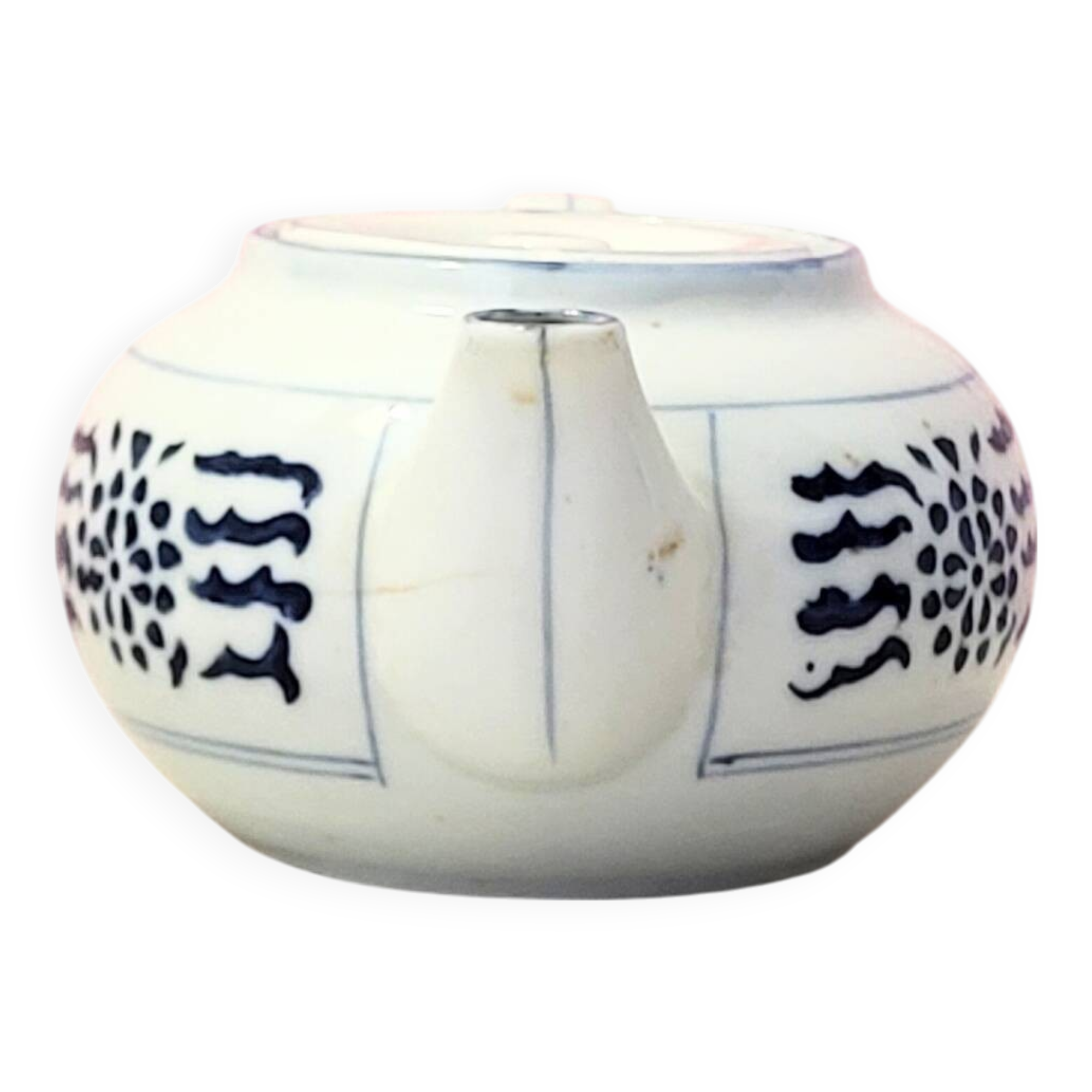 Antique white and blue Chinese porcelain teapot – floral decoration