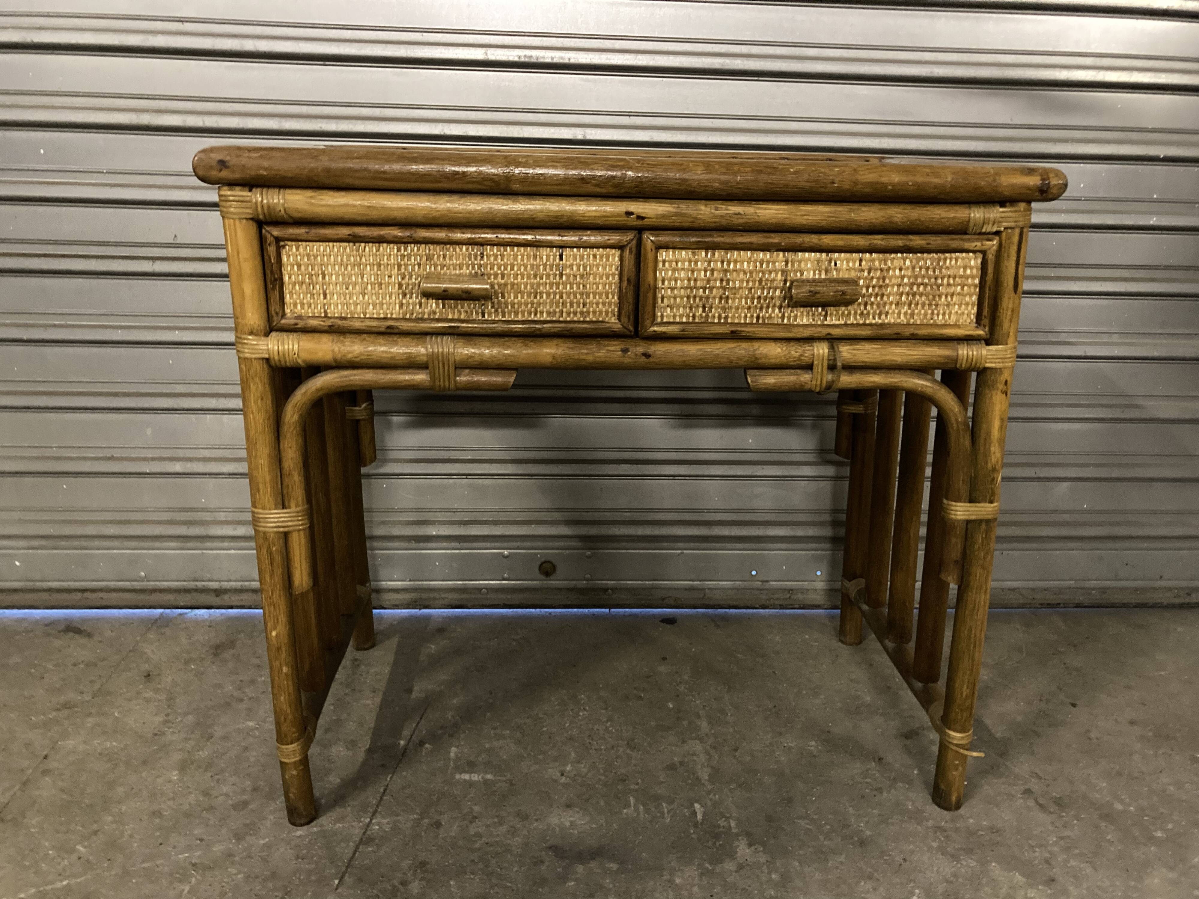 Side table in bamboo and wicker