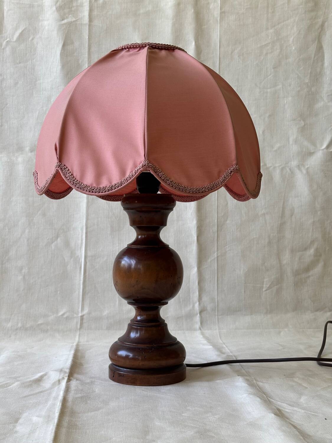 1950s wooden and pink fabric table lamp