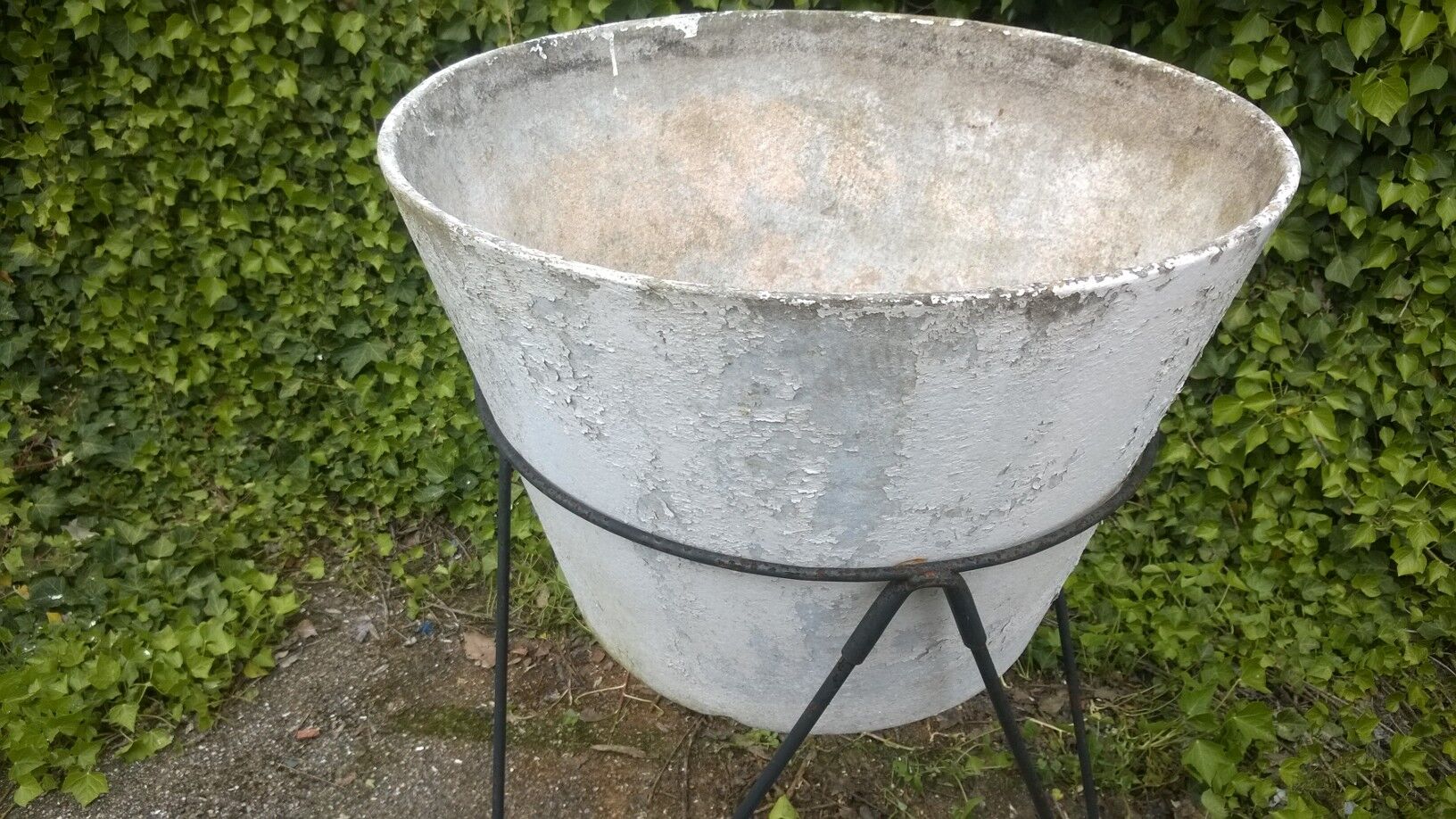 Conical gardener by Eternit 1950