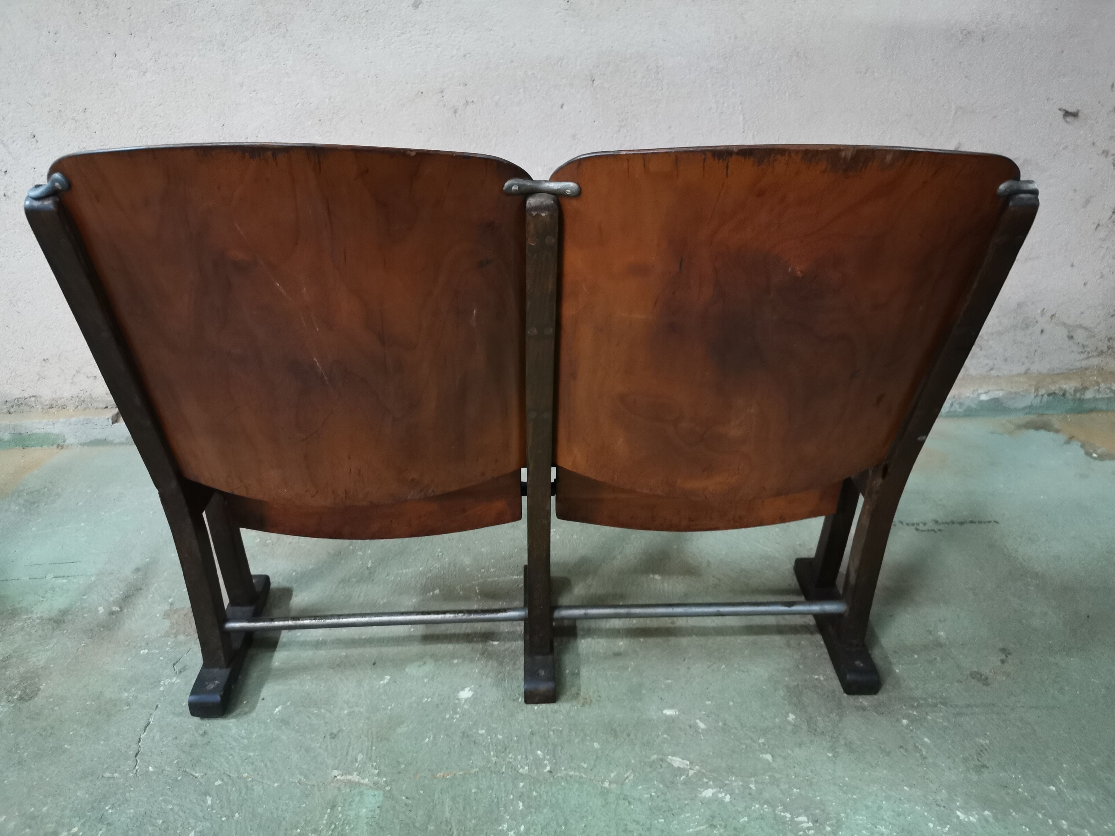 Two-seater strapontin cinema bench