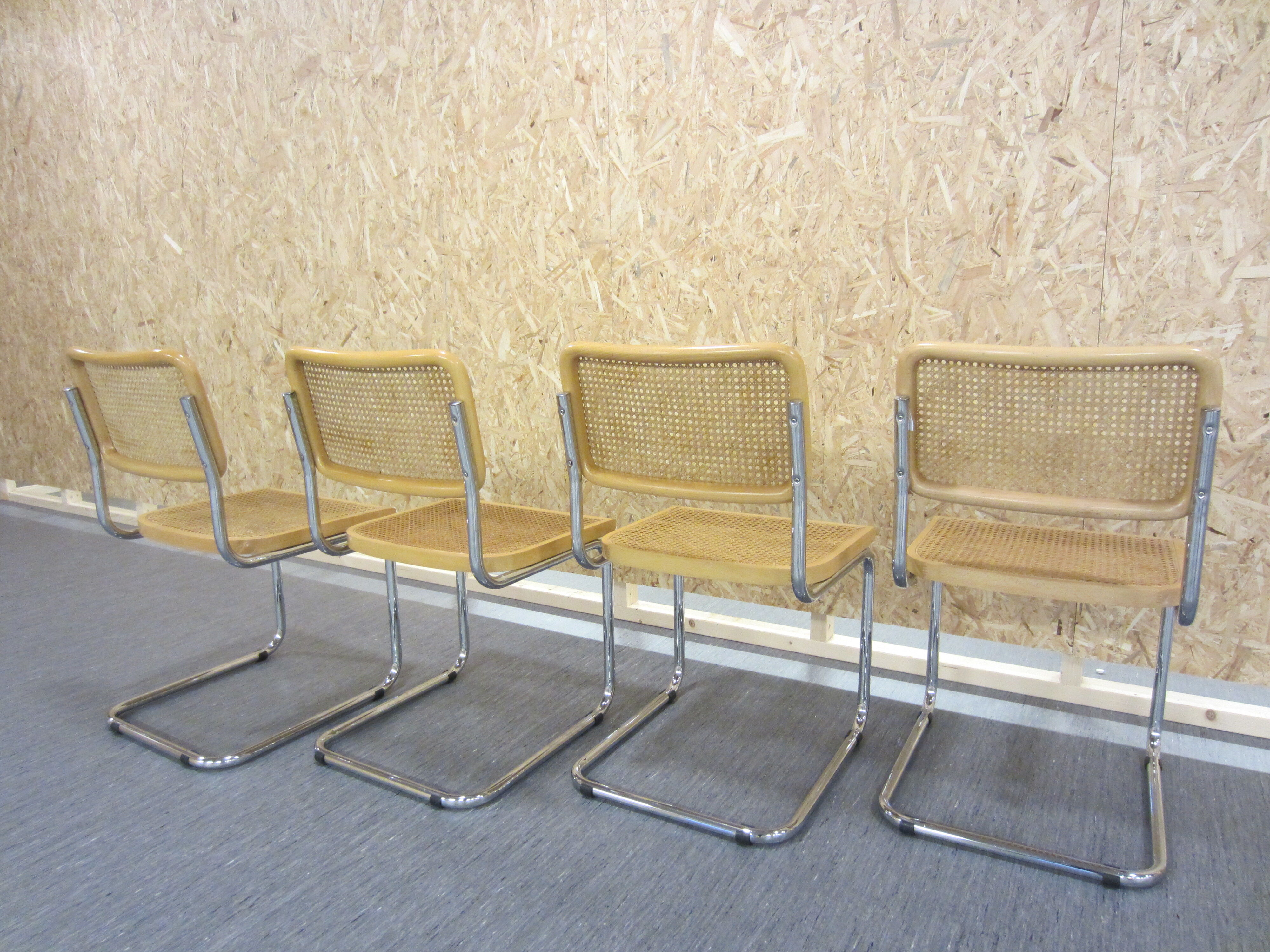 Série de 4 chaises Cesca B32 par Marcel Breuer