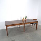 Grande table de salle à manger en bois