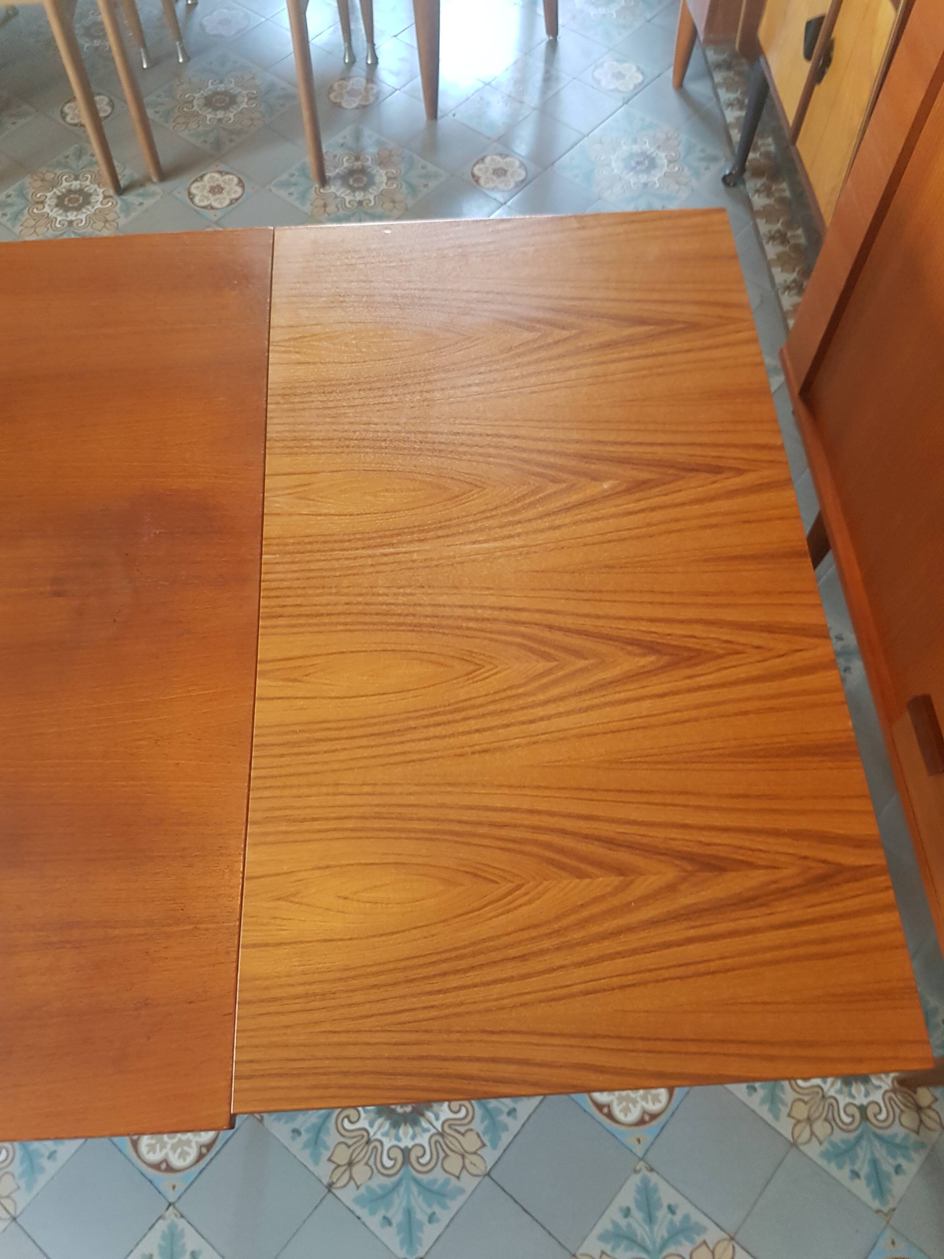 Extendable table 60s