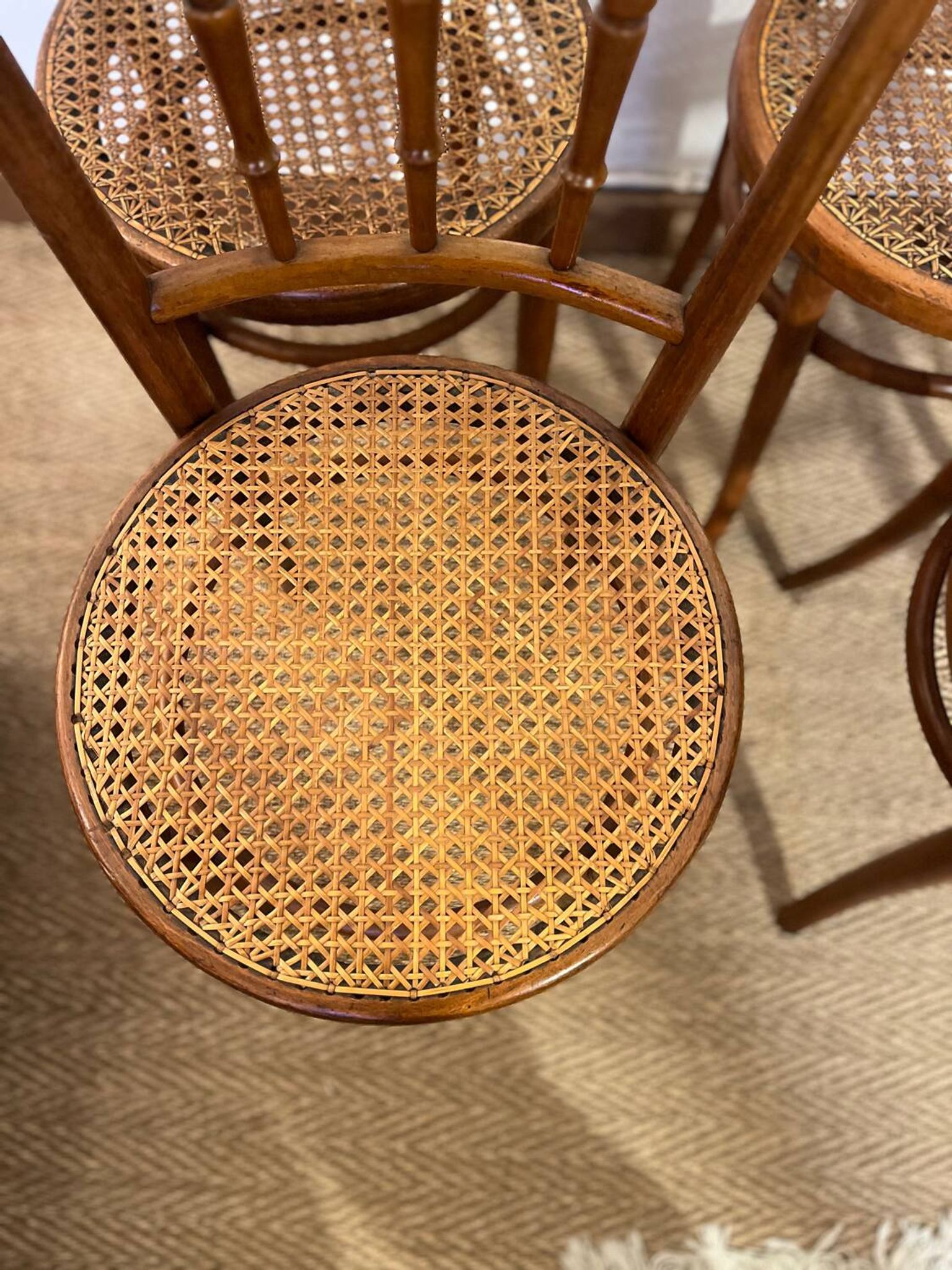 Set of 4 vintage Fischel bistro chairs in curved wood and cane