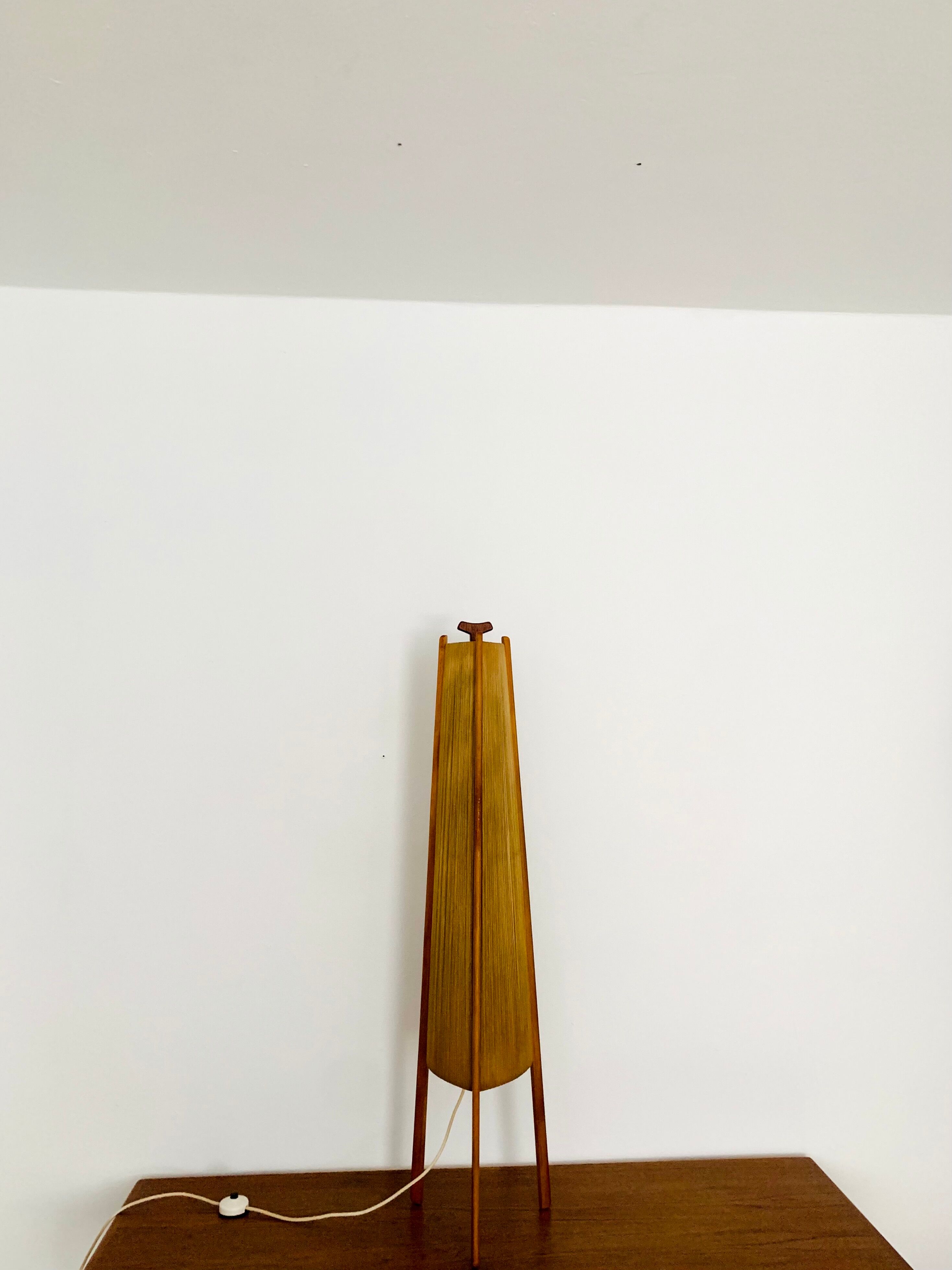Lampe de sol en sisal et teck par Temde