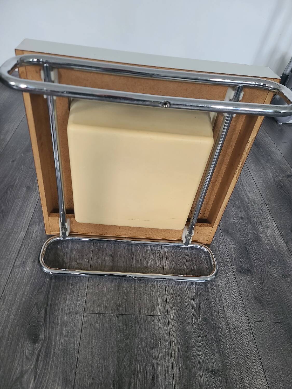 Vintage plant pot with metal base