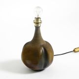 Très belle lampe de table en céramique des années 1960 avec abat-jour en tissu d'origine.