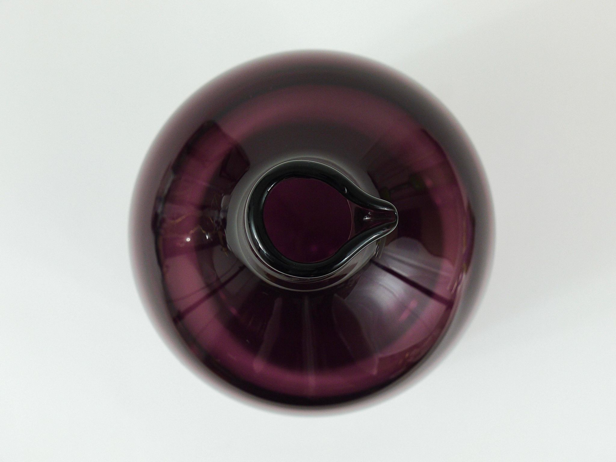 Glass vase signed Purple Timo Sarpaneva Pullo Bird Bottle, Iittala, Finland.