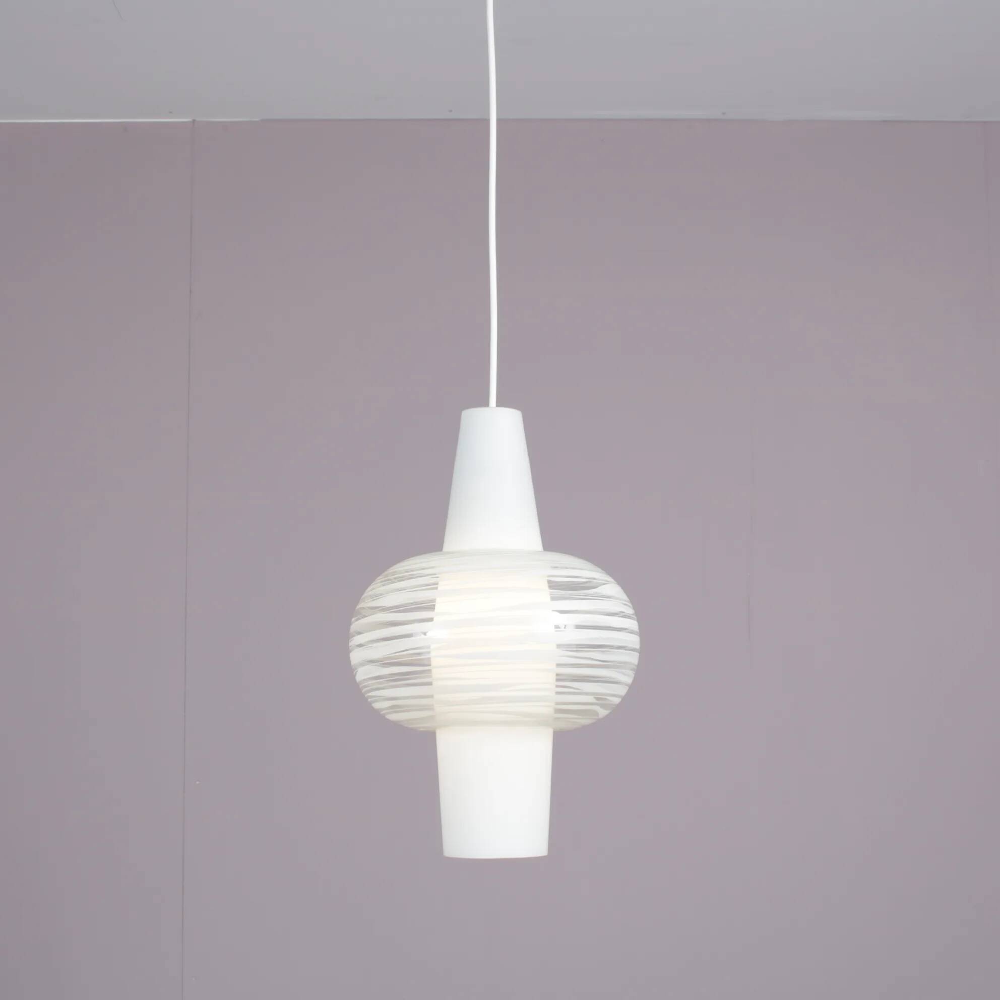 Suspension en verre des années 1950 par Louis Kalff pour Philips, Pays-Bas