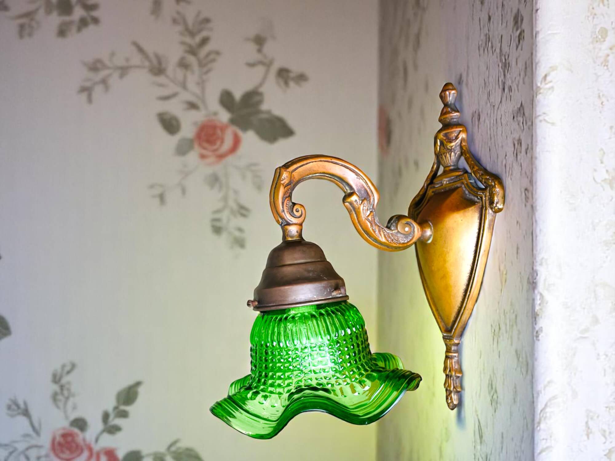 Green glass tulip brass wall sconce light