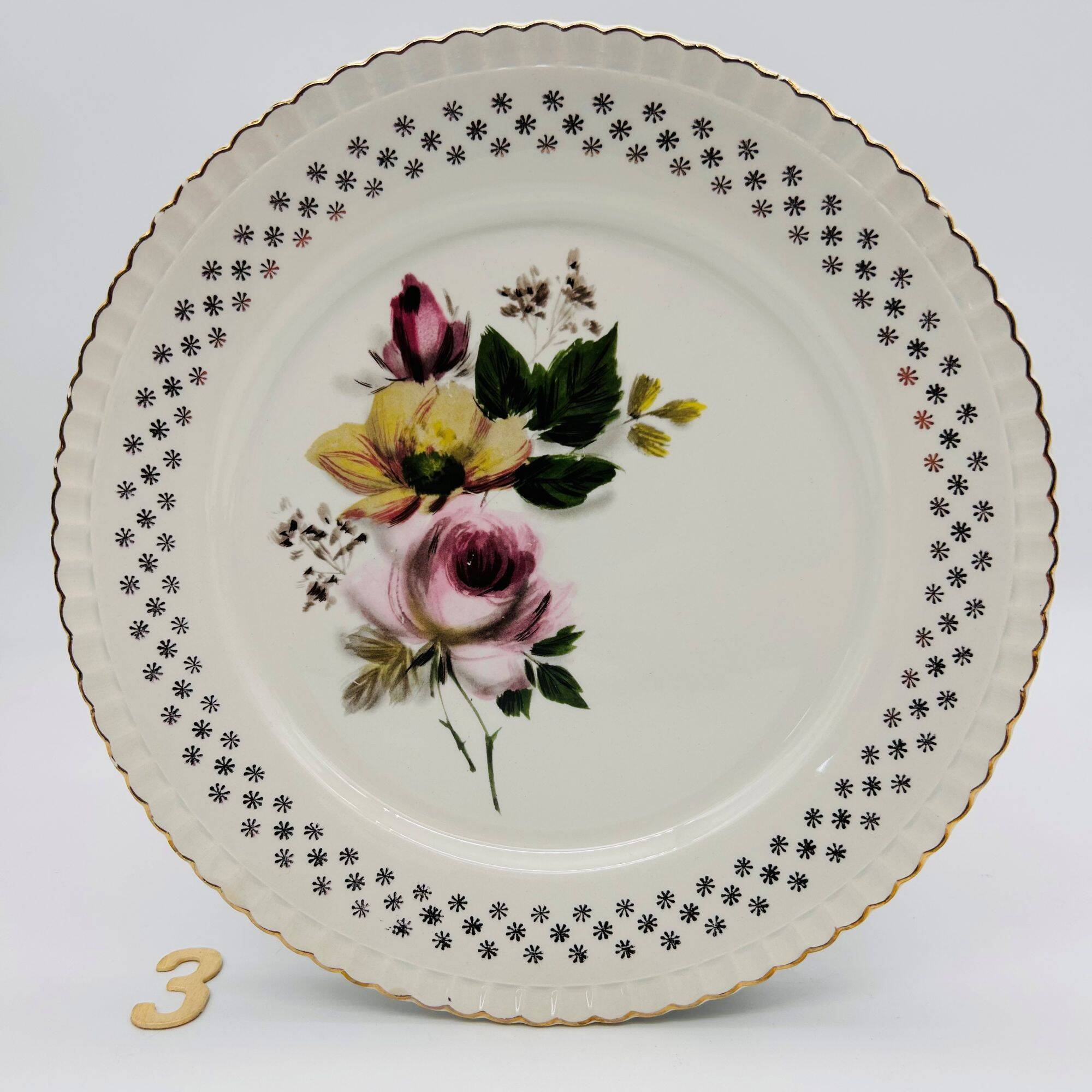 Set of 6 flat plates. Digoin Sarreguemines. Bouquet model.