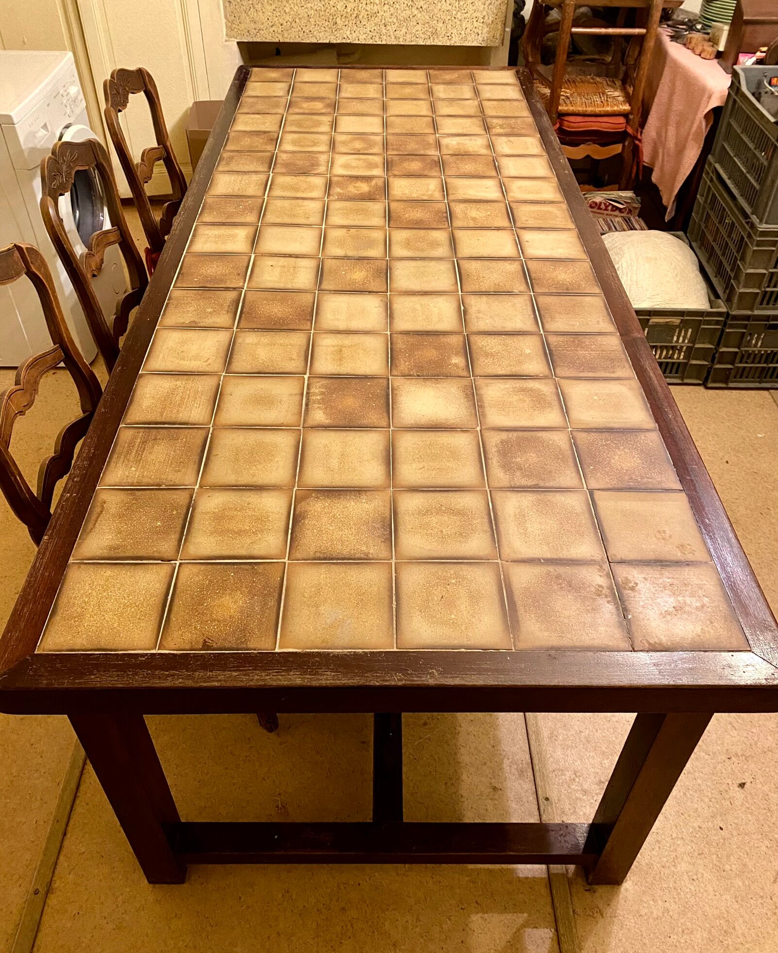 Antique table in solid oak with a tiled top