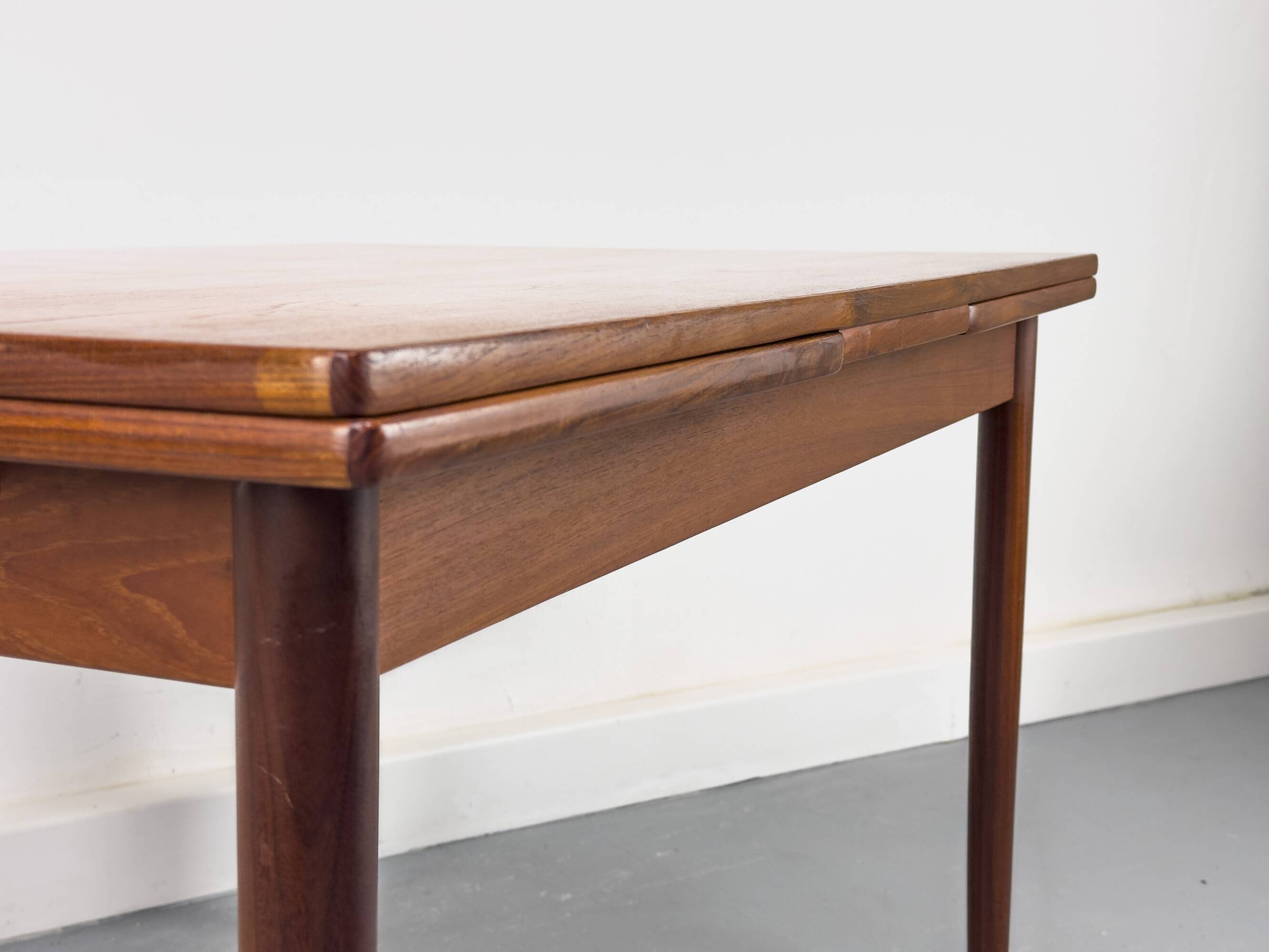 Table danoise extensible en teck, 1960