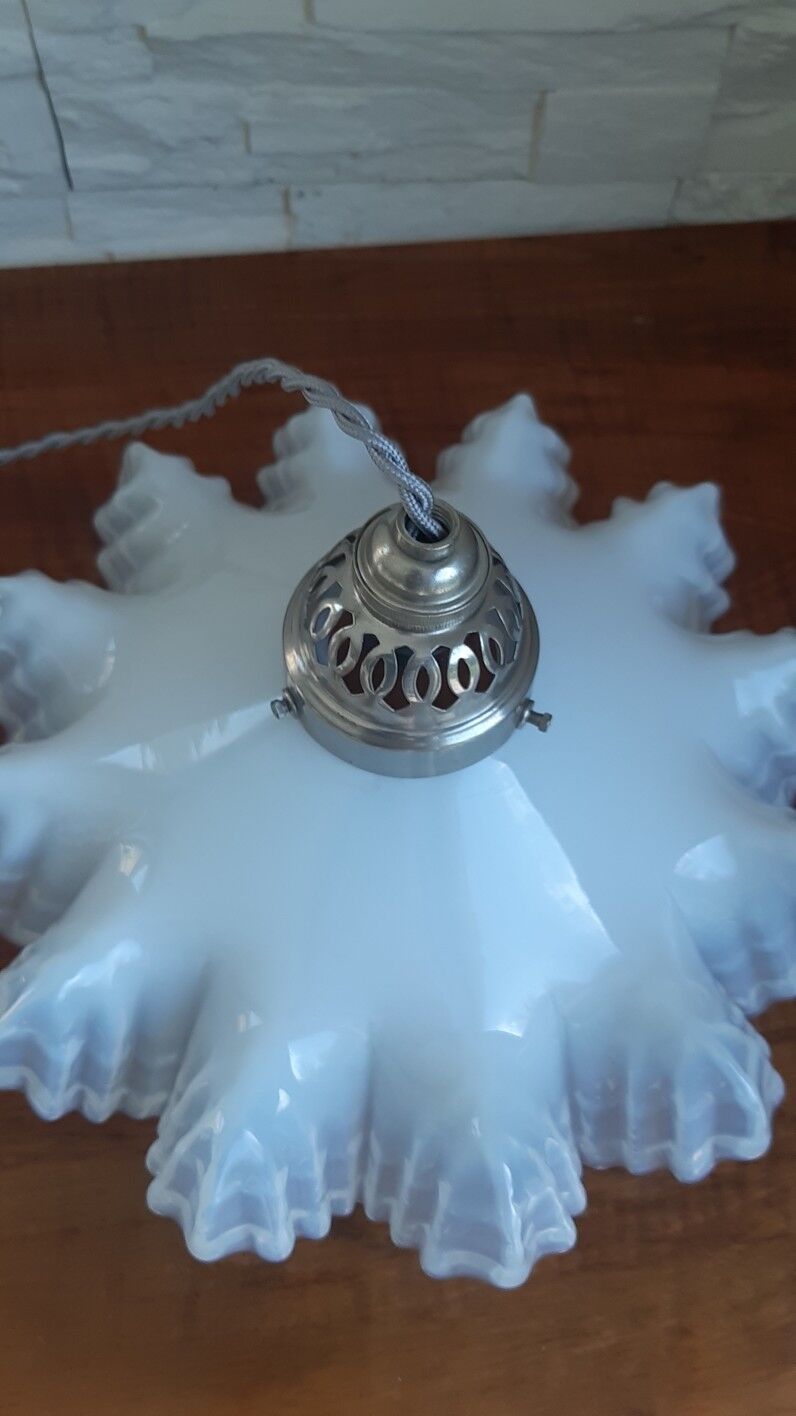 Opaline suspension opalescent glass