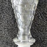 Bouteille in glass shaped grapes cluster in relief