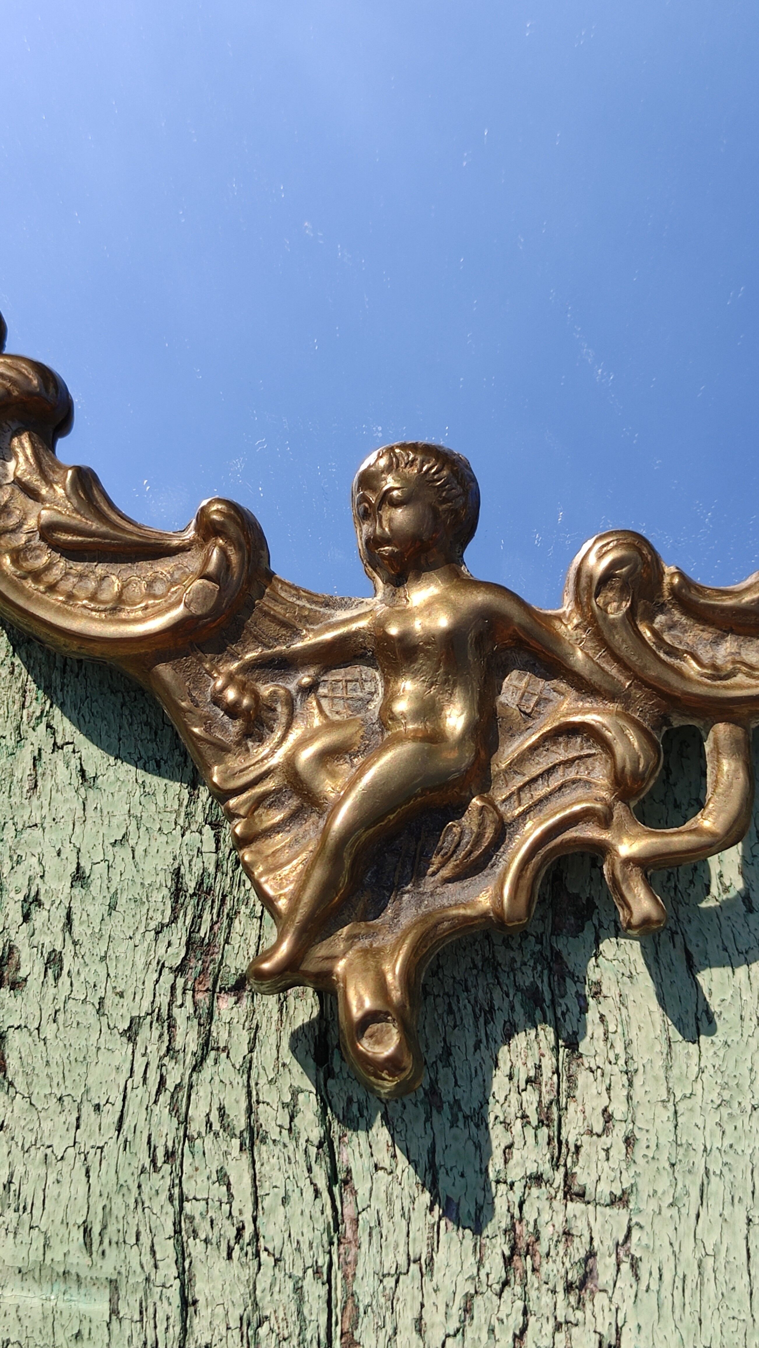 Vintage mirror in solid golden brass