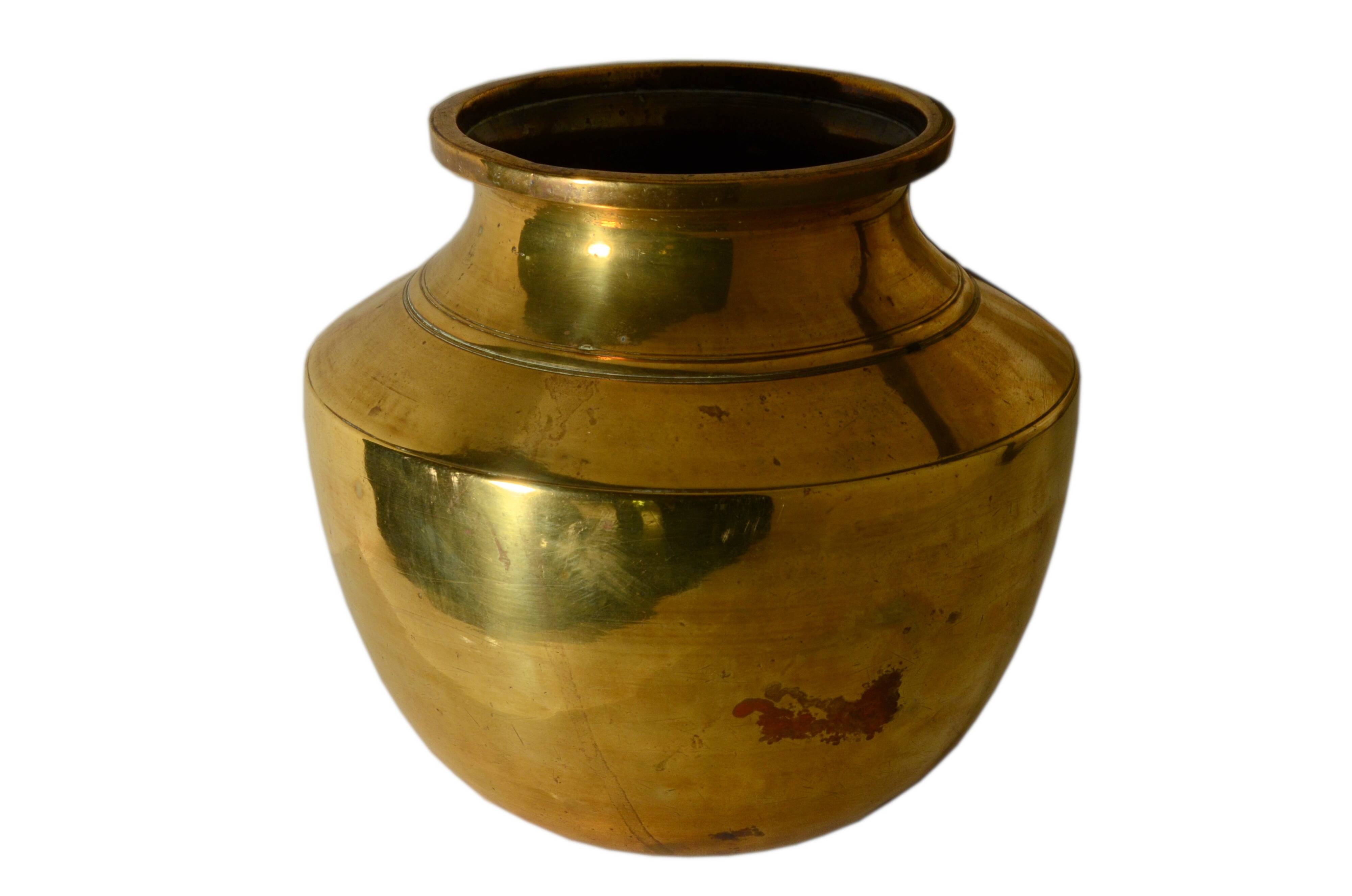 Ethnic vase in antique brass, handcrafted in India.