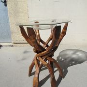 Rare six-branched intertwined pied and glass top.