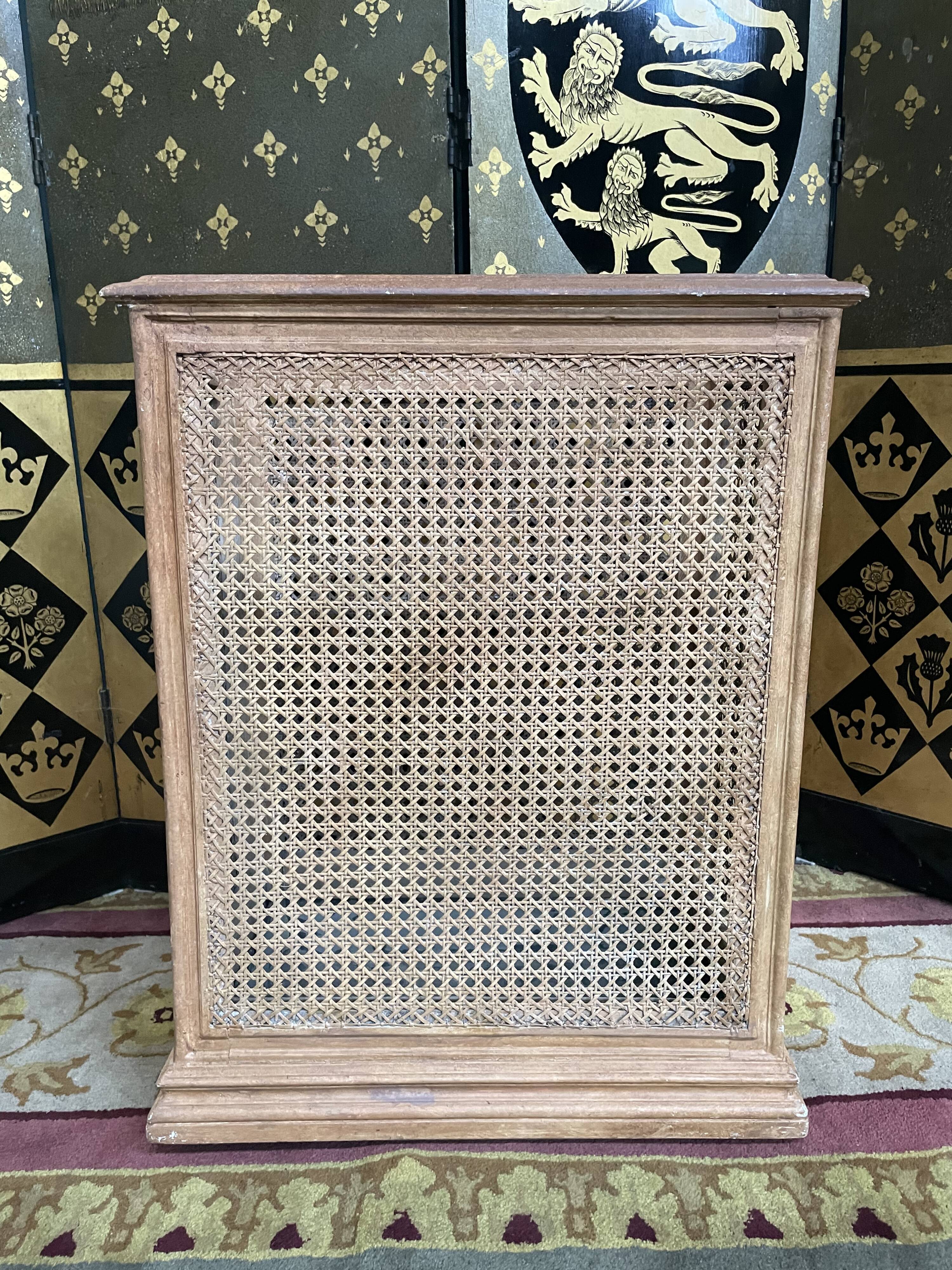 Umbrella door cannage