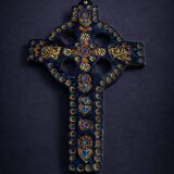 Glazed ceramic devotion cross – floral patterns