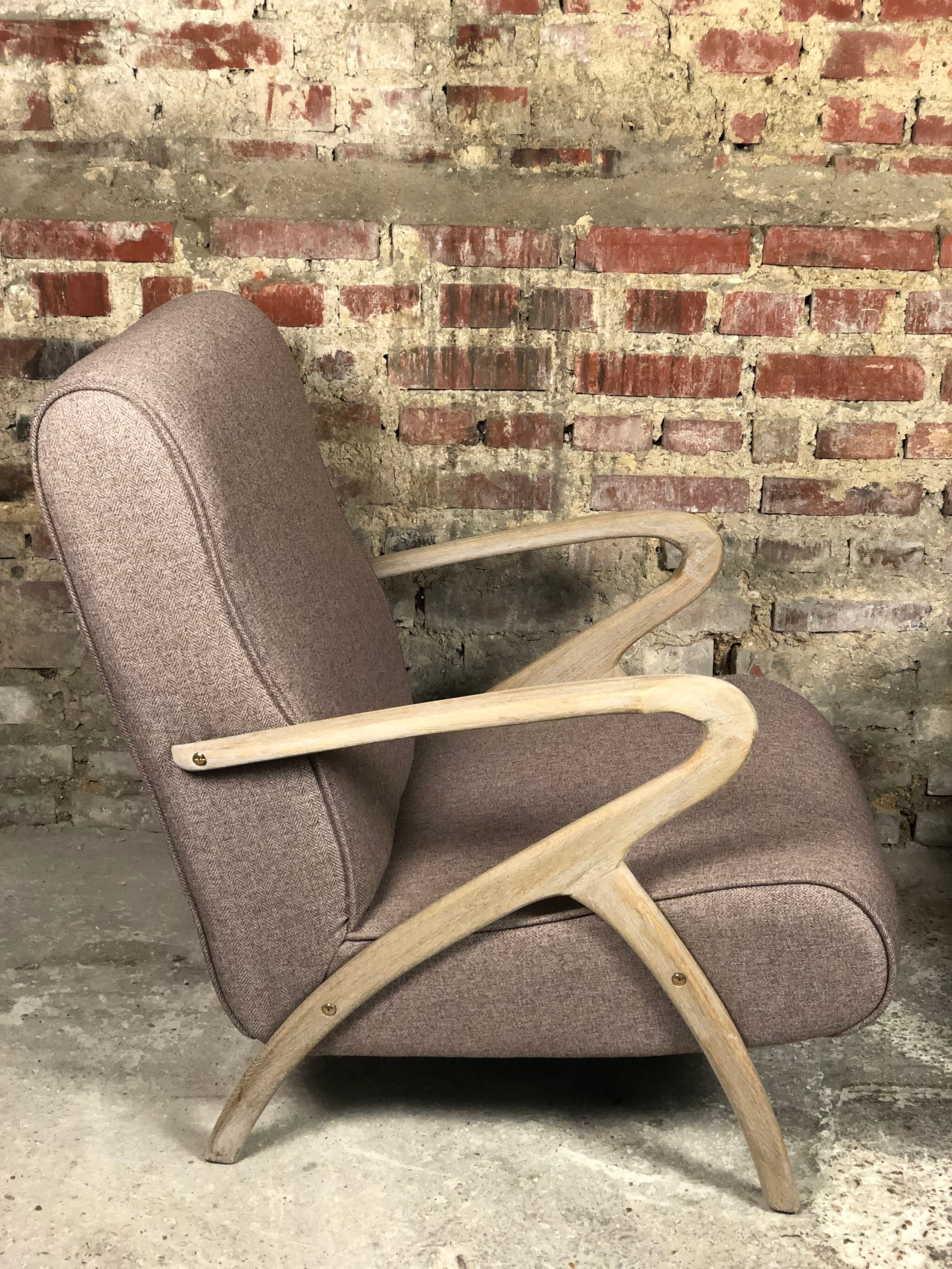 Chairs (pair) in curved rough oak and beige and brown woven mottled fabrics