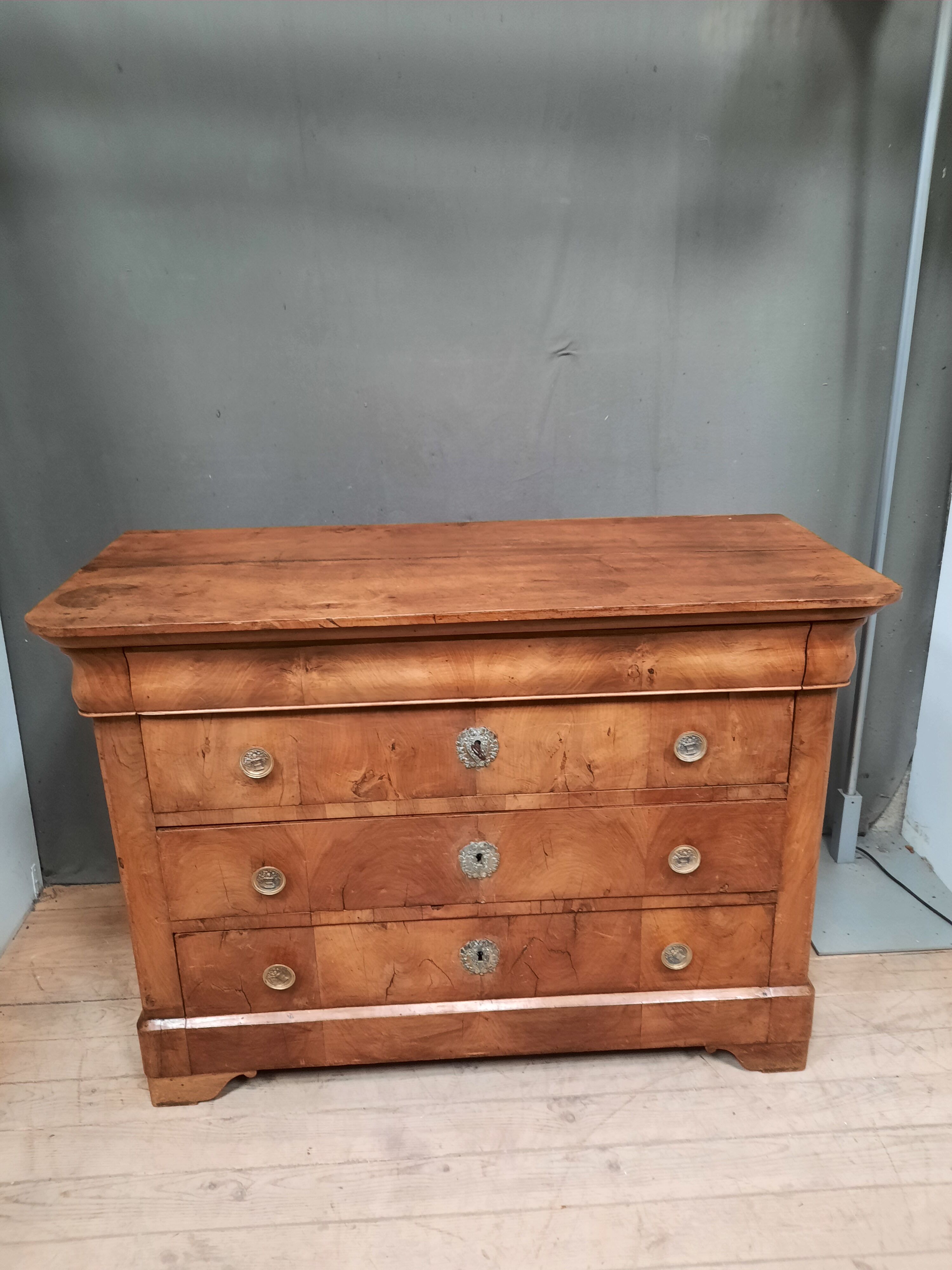 Commode Louis Philippe à doucine