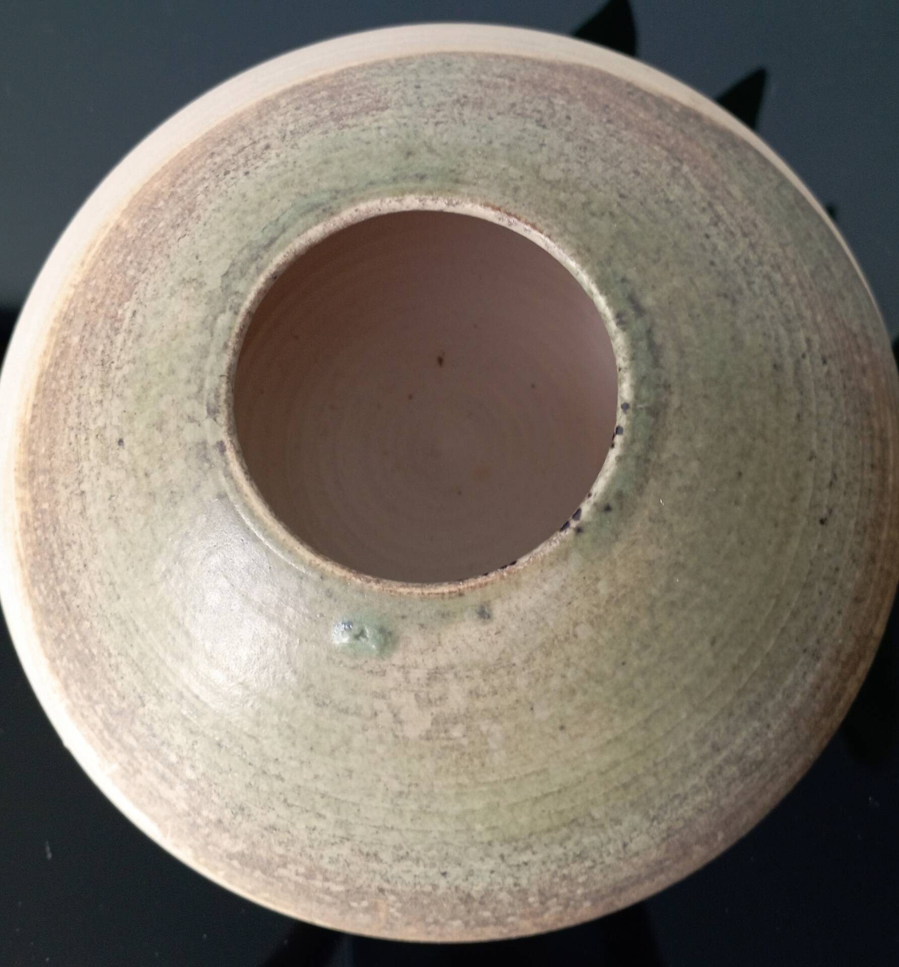 Vintage studio pottery signed - Variegated green and raw earth