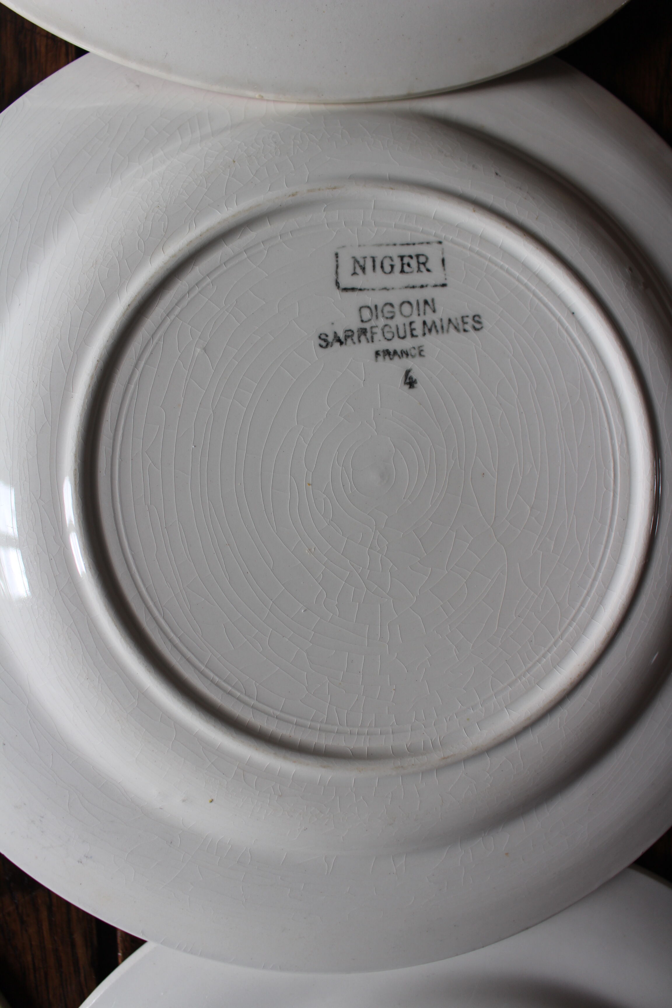 Lot 6 small mismatched plates Niger Corsica red Digoin Sarreguemines