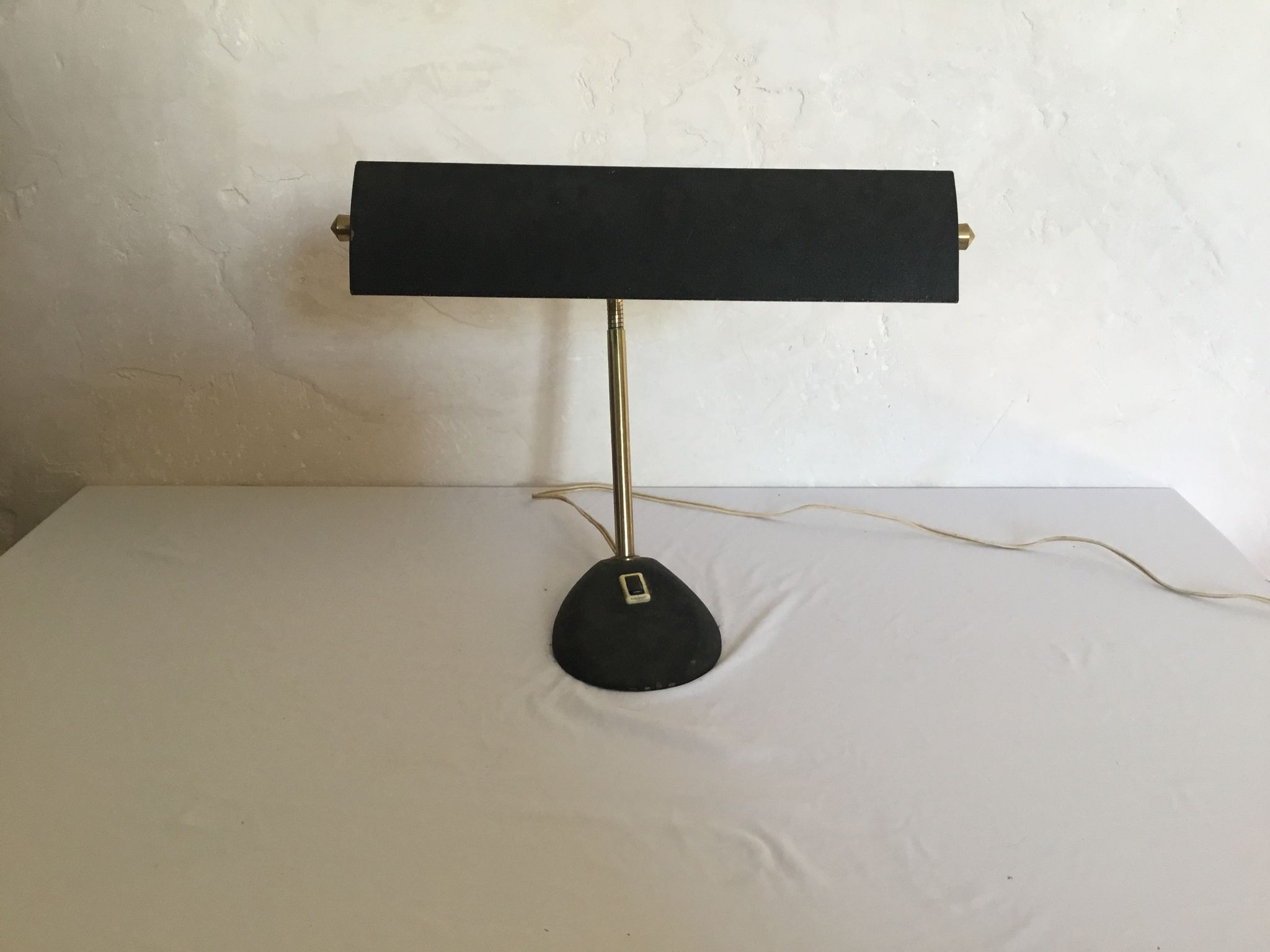 Lampe vintage de bureau design couleur or et noir