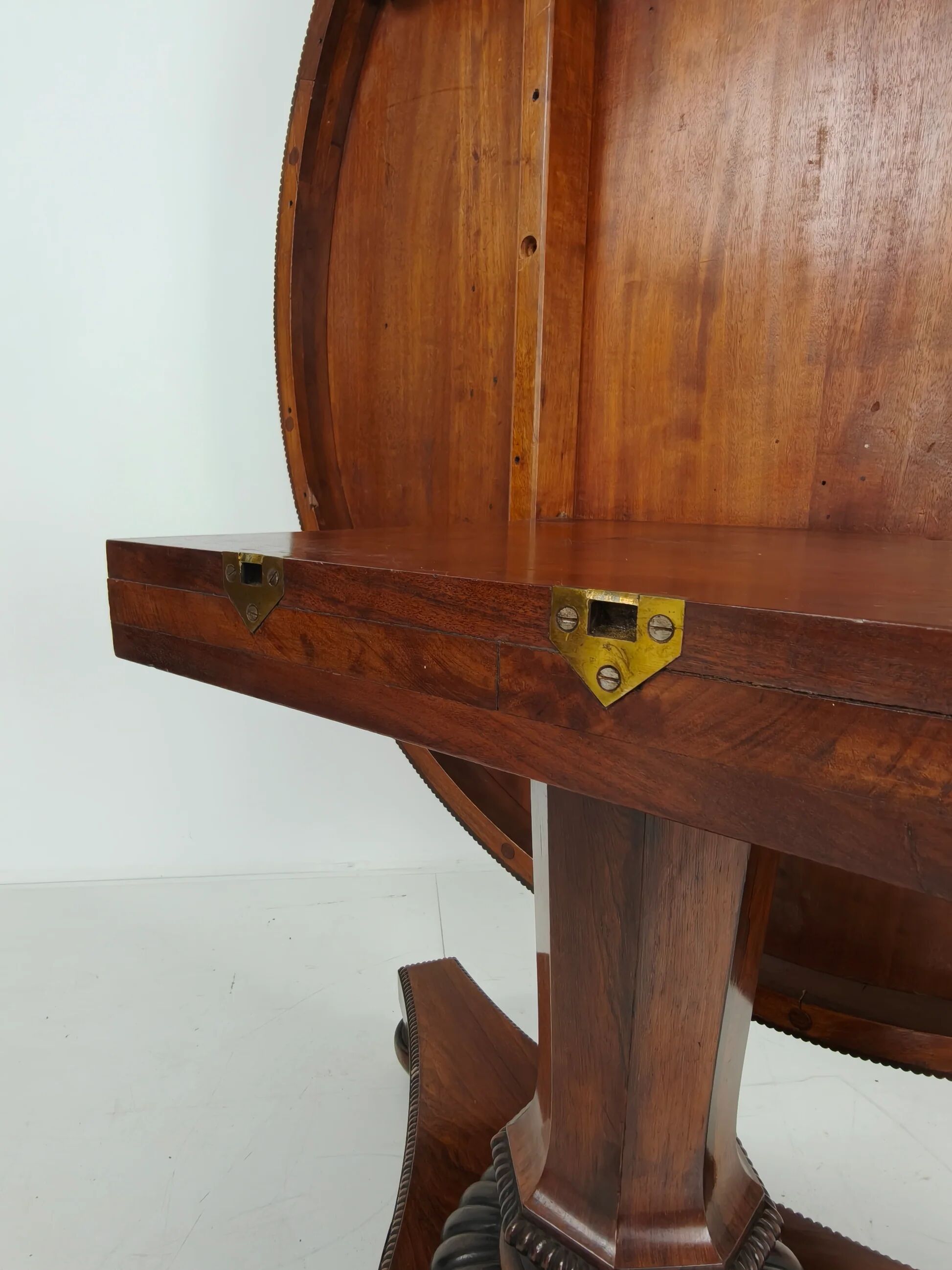 Fine quality 19th century William IV rosewood breakfast tilt-top table – c.1820