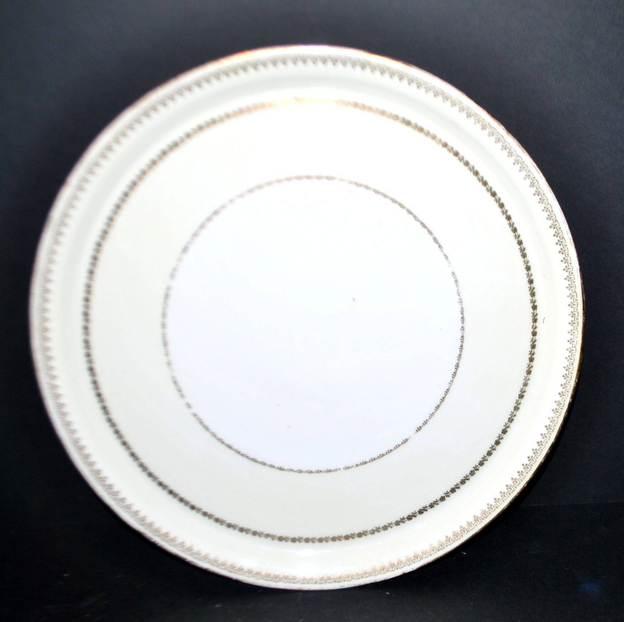 Limoges porcelain pie dish with gold trim, 32cm.