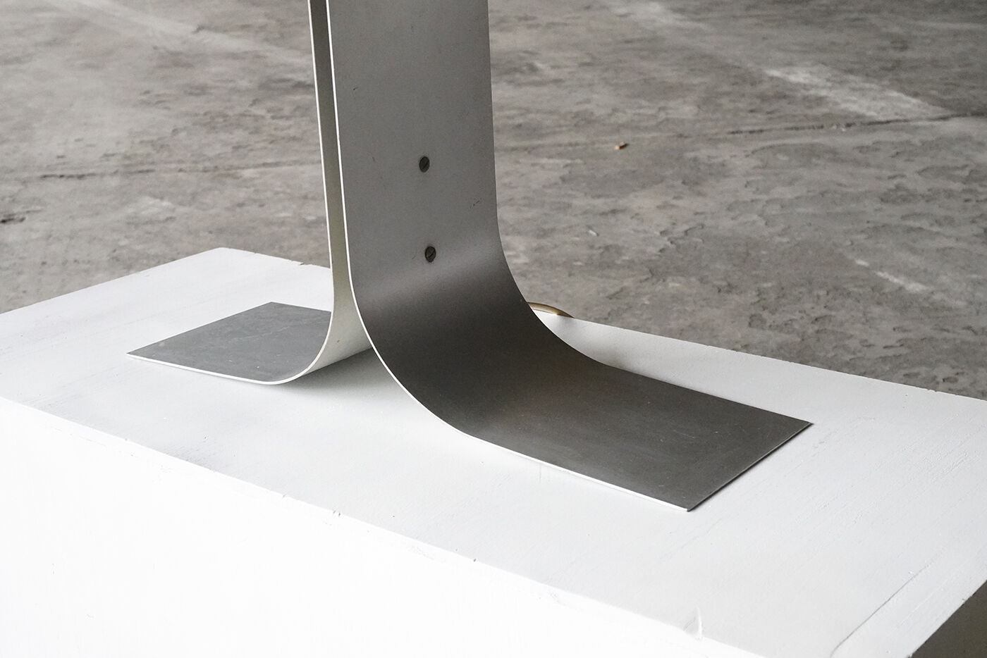 Lampe de table en aluminium rare conçue par Giuliano Cesari pour New Lamp, Italie, années 1970.