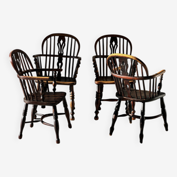 Set of 4 Windsor armchairs in turned and carved wood 19th century