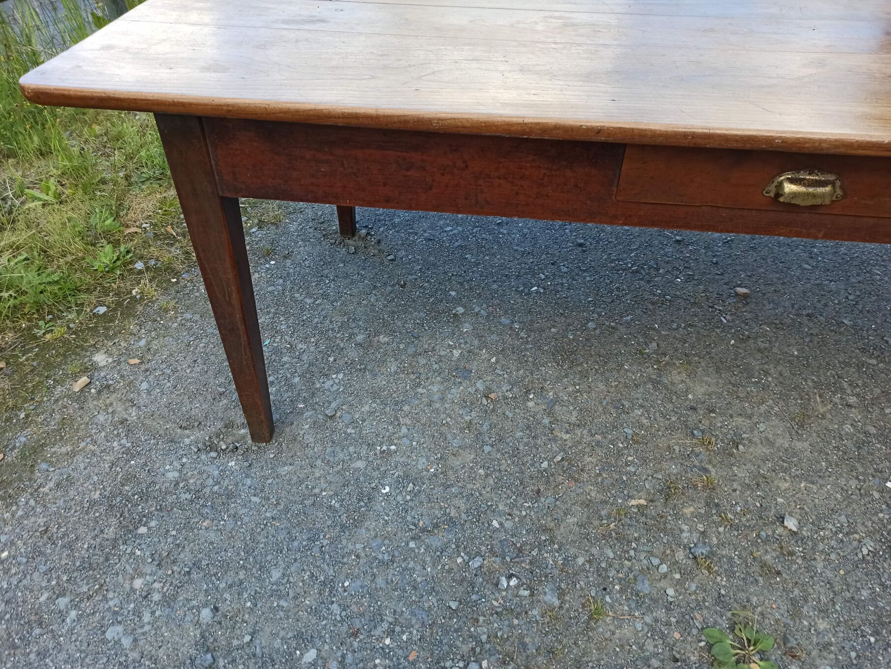 Limousin limousine farm table