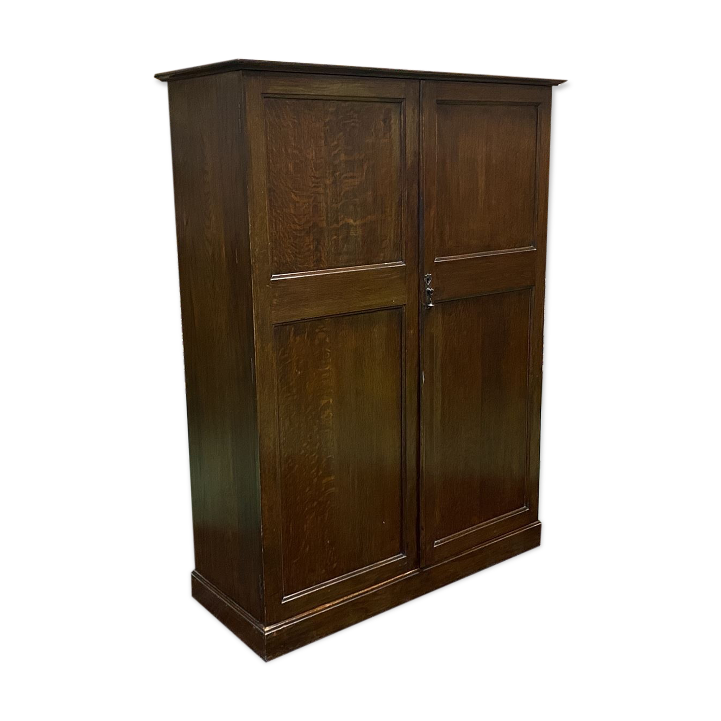 1930s English oak cabinet