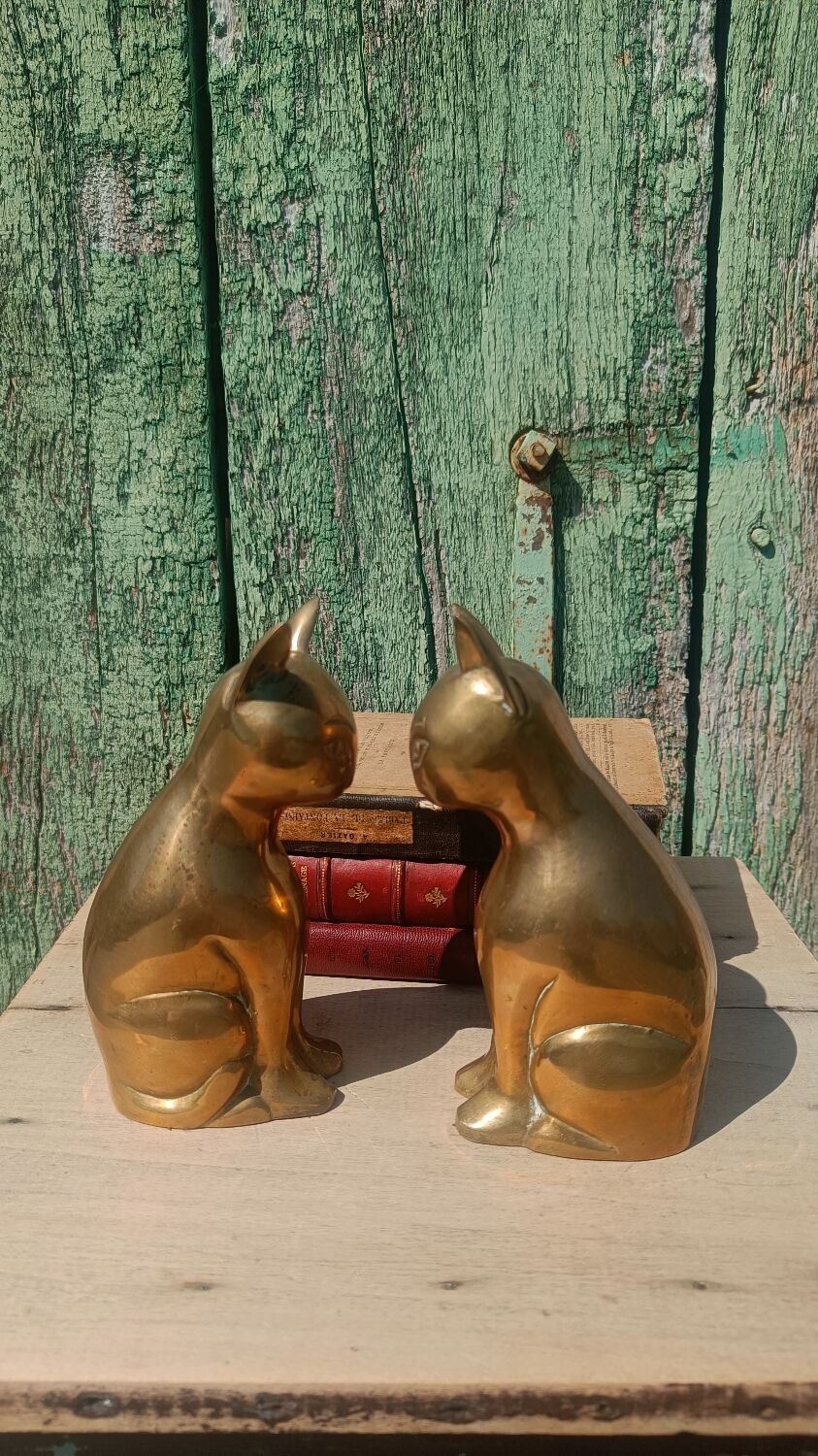Gold-plated brass bookend cat