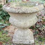 Pair of Medici vases in reconstituted stone