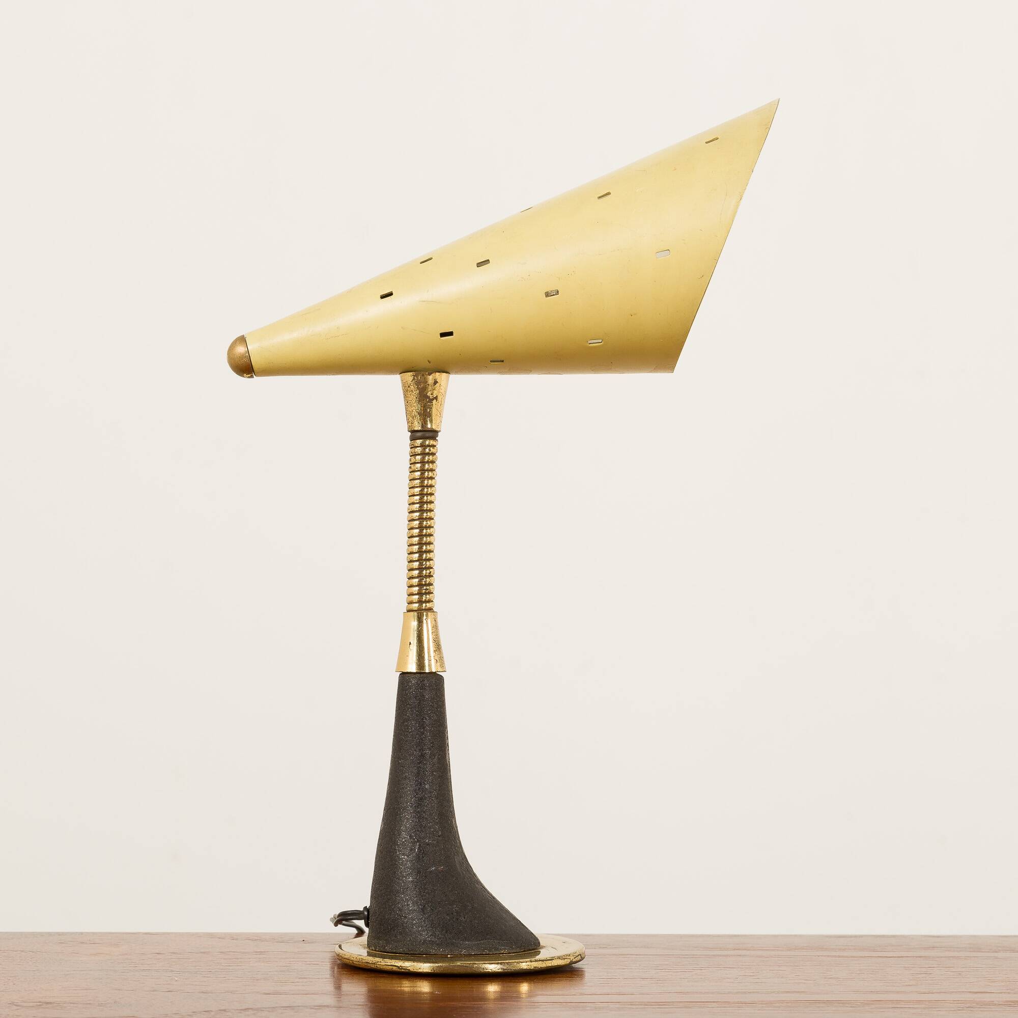 Petite mid century desk lamp, attr. to Stilnovo, Italy 1960s