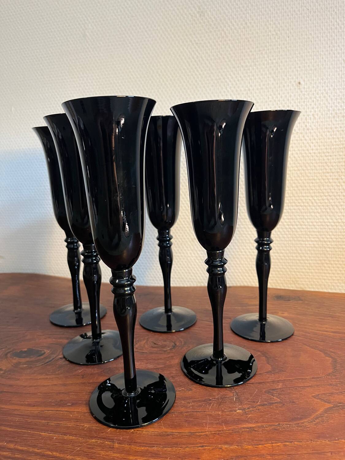 Champagne coupe flute dark purple black glass