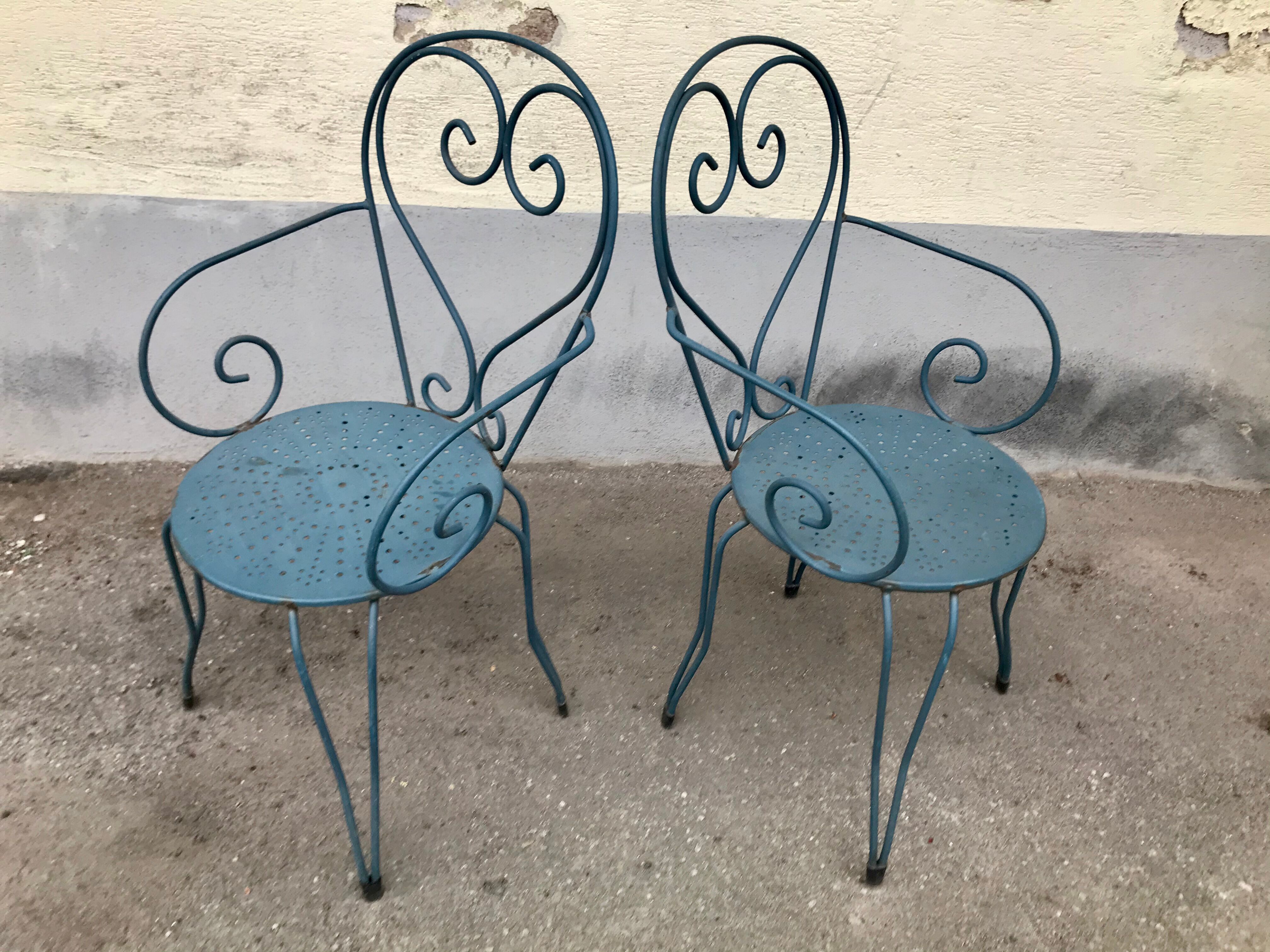 1 Table and 2 wrought iron garden chairs 1950 vintage