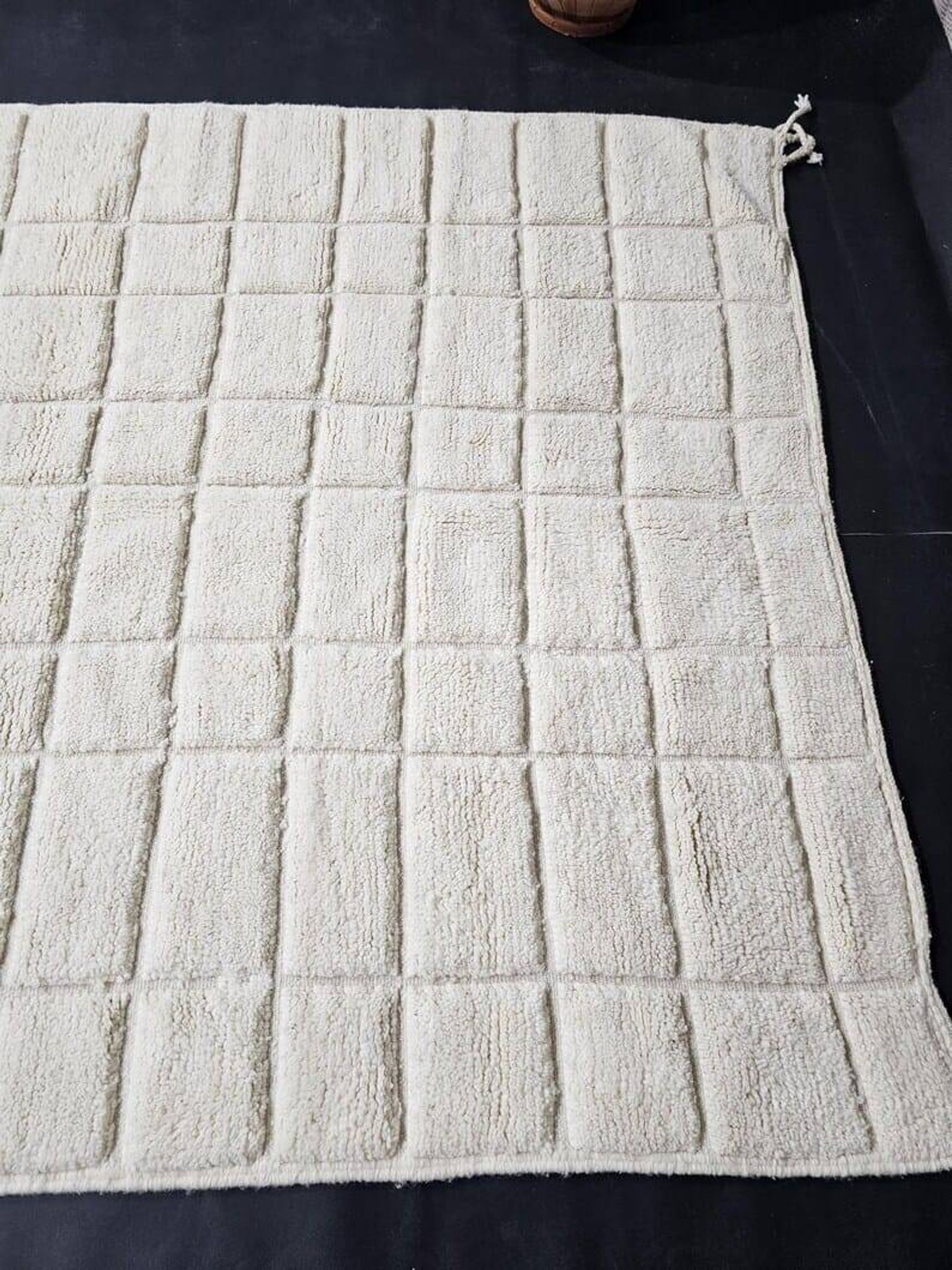 Handmade pure wool rug, size 1.5/2.5 m.