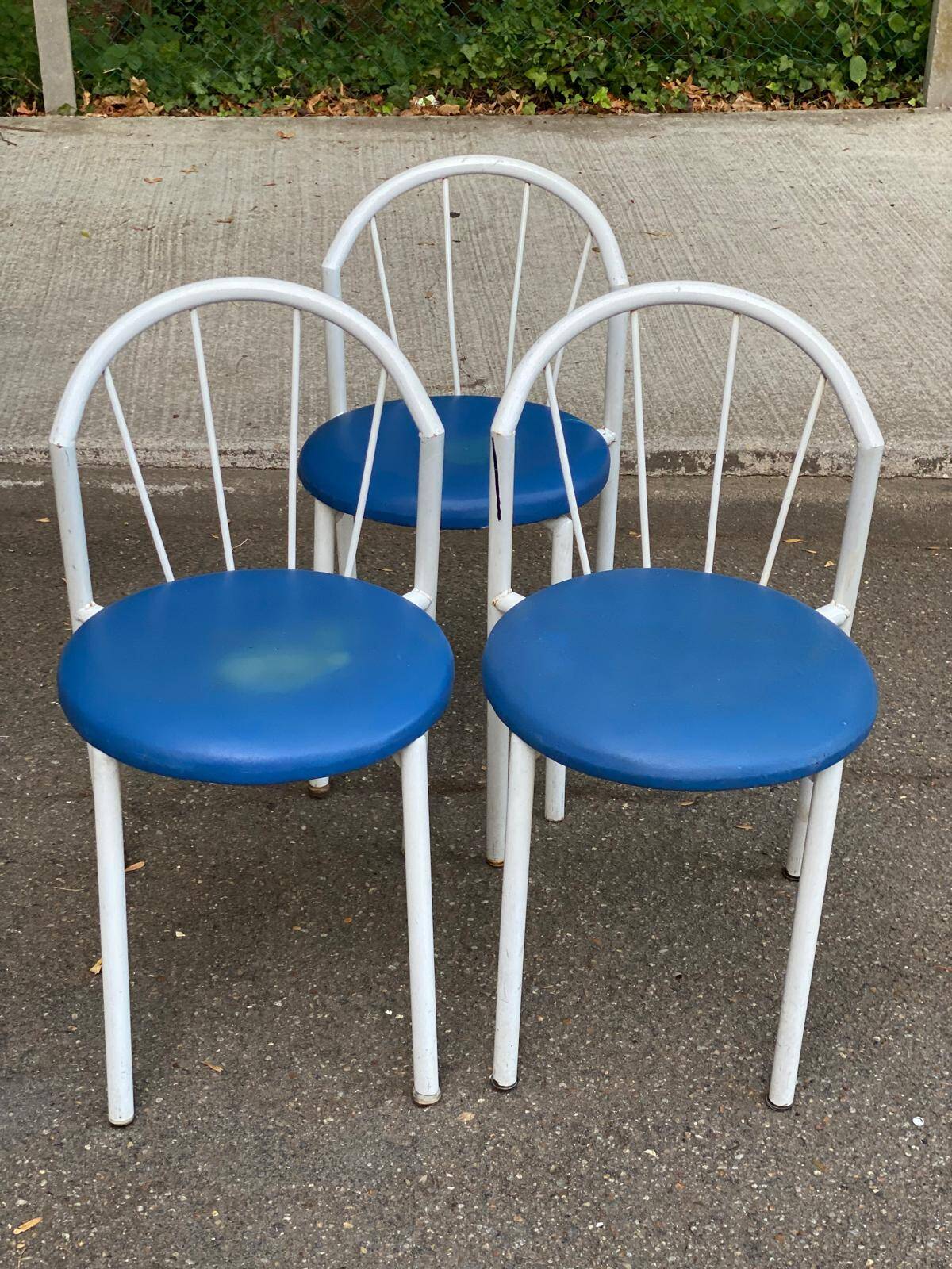 Vintage bistro garden chair in white tubular steel and blue leather from the 1980s.