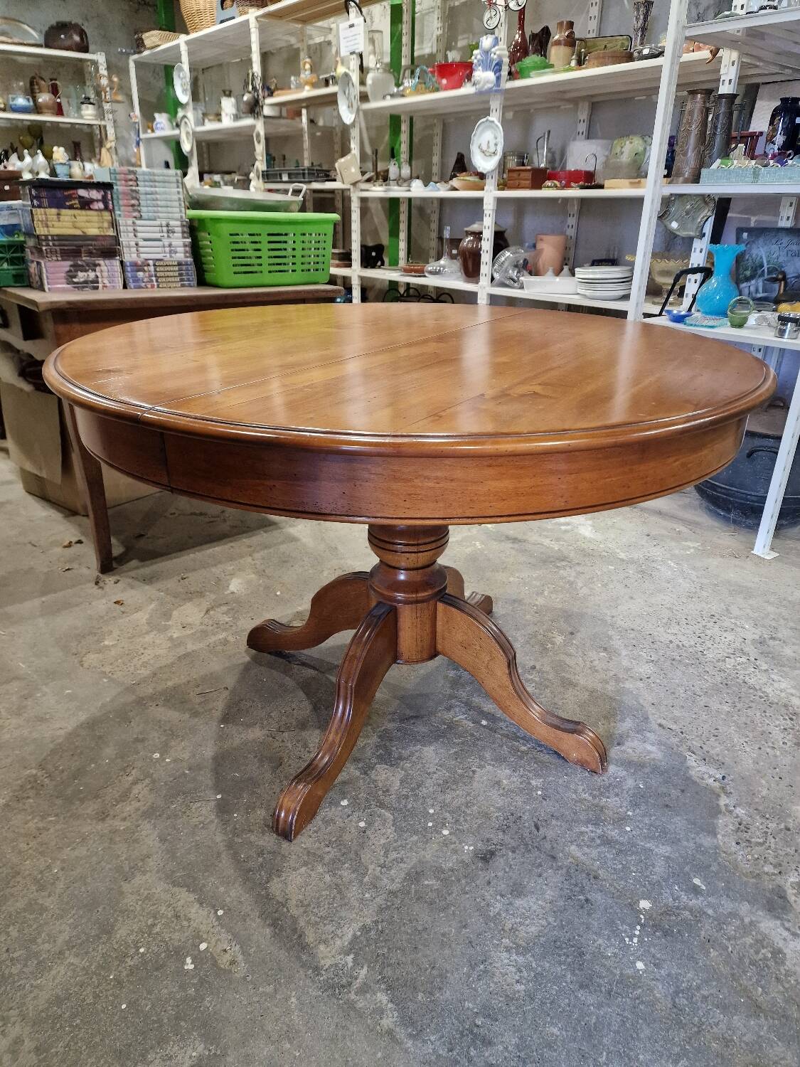 Extendable Round Table in Solid Oak – Classic Style &